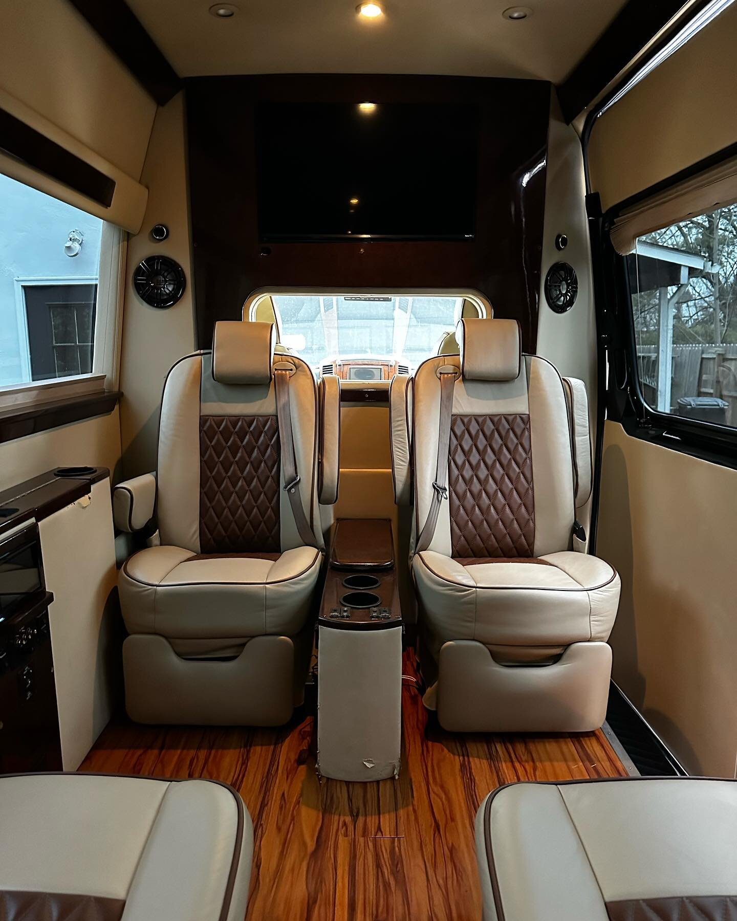 Supersized Detail ✅

Take a look at this interior! 
Where would you take this ride?

Comment below👇🏻

#mercedes #sprinter #mercedesbenz #mercedesvan #luxurylifestyle #luxury #pa #van #delco #chesco #montco #westchester