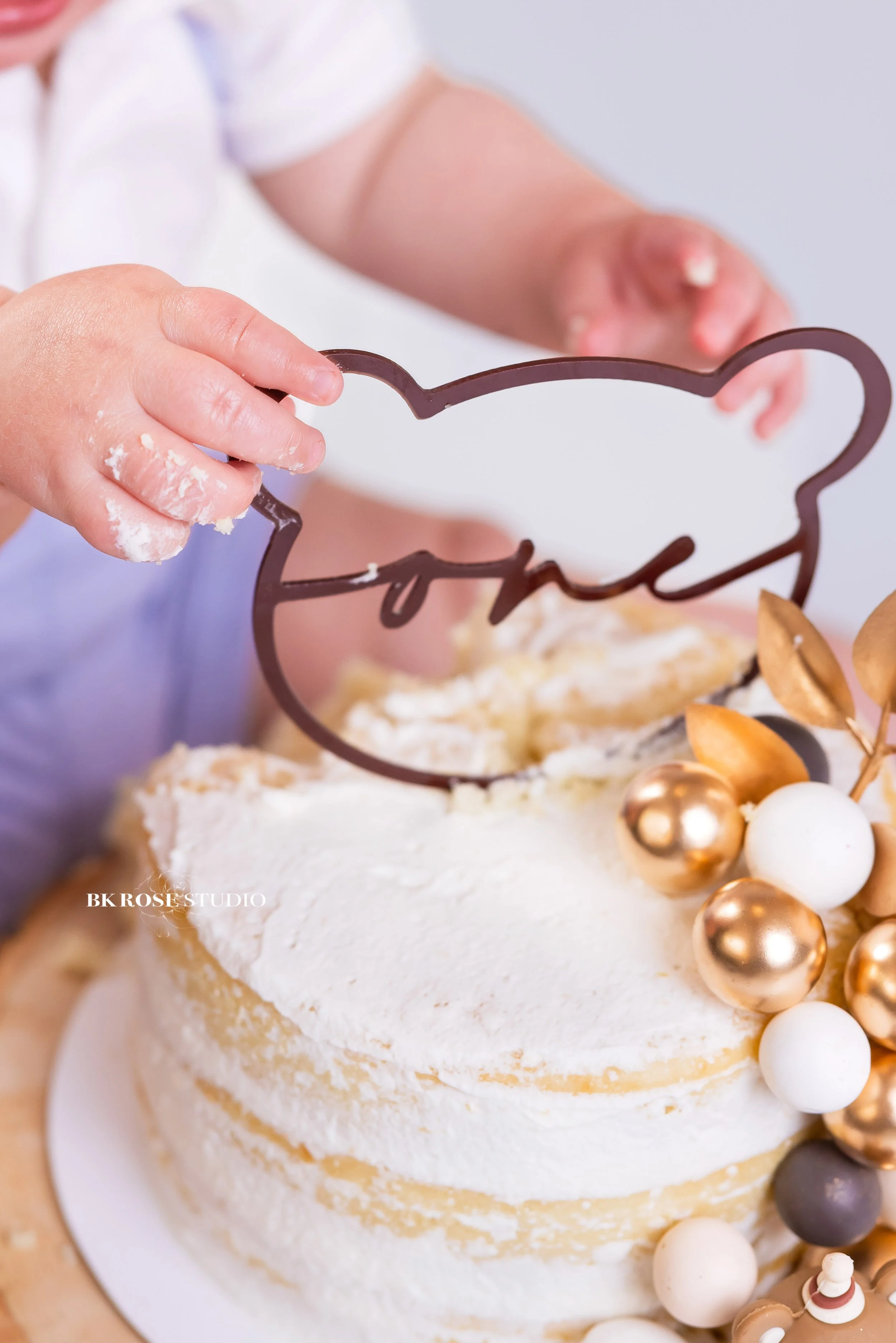 cake-smash-photographer-near-me-libertyville-illinois-35.jpg