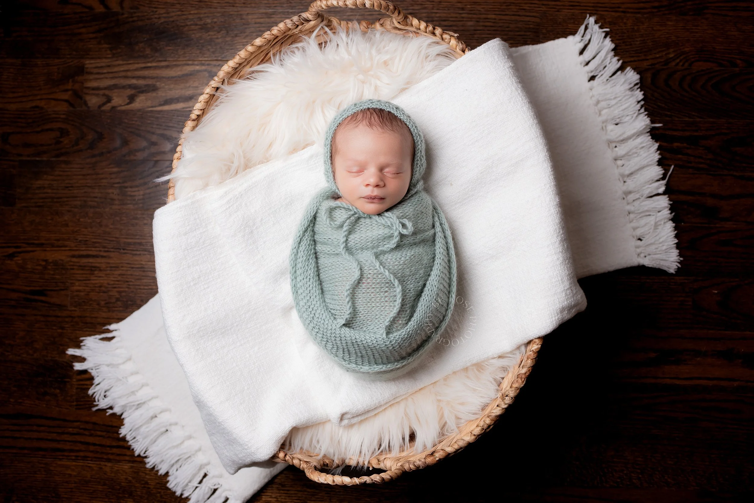 Newborn-photographer-bkrosestudio-16.jpg