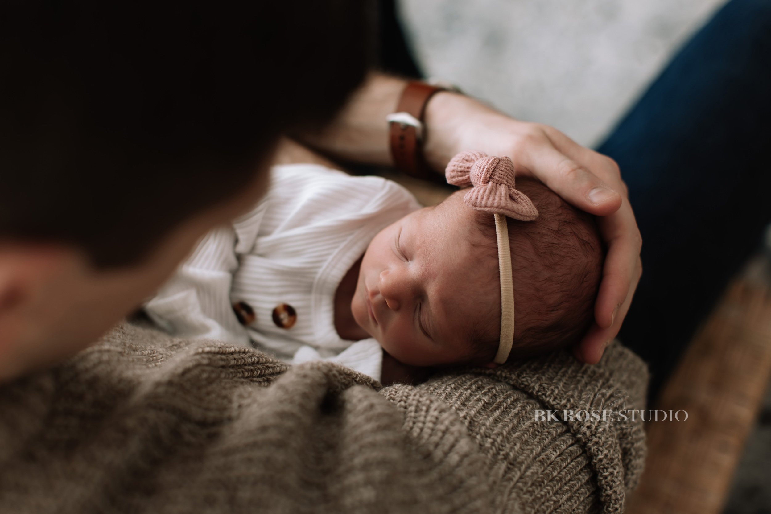 newborn-photographer-near-me-libertyville-illinois-1.jpg