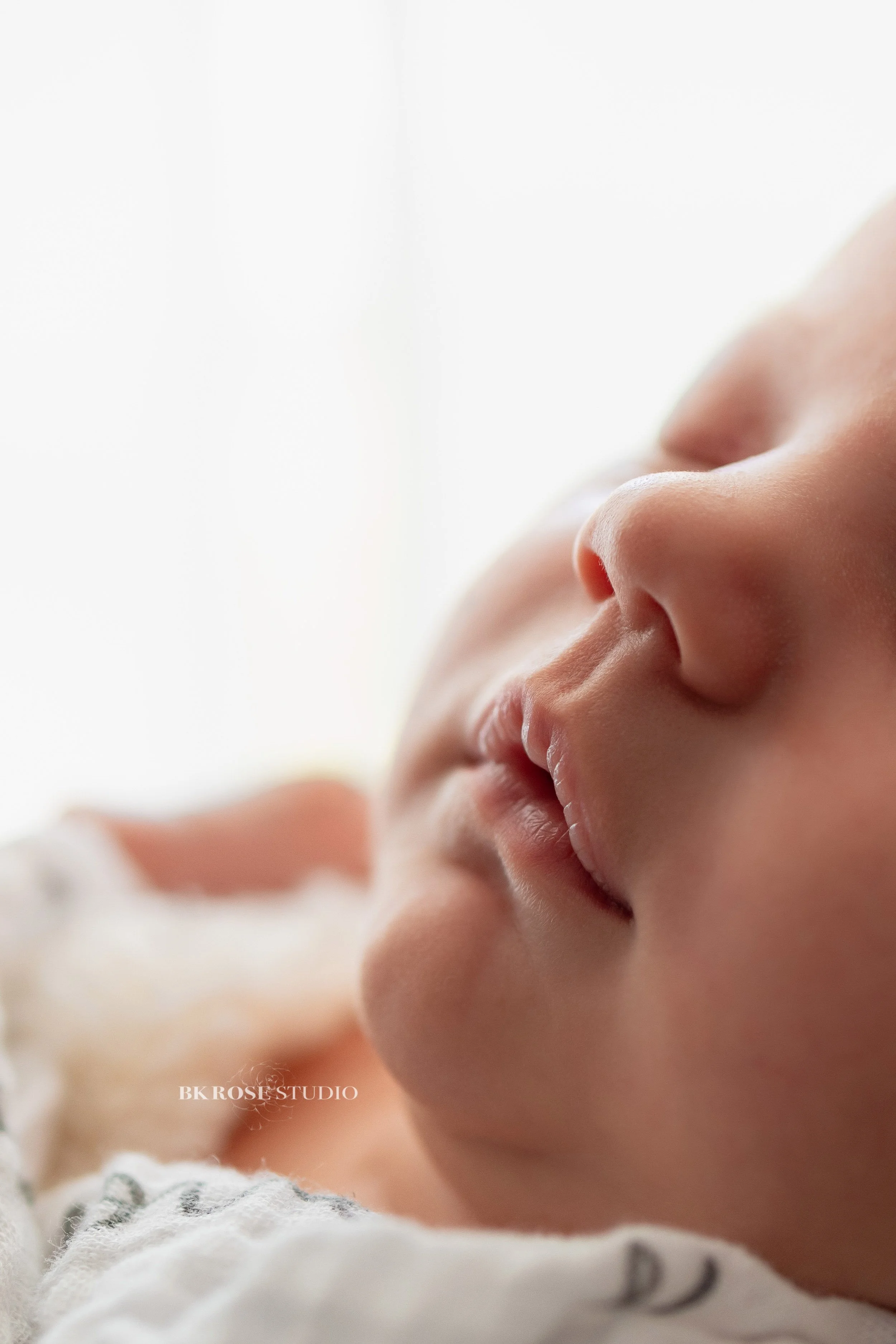 newborn-photographer-near-me-libertyville-illinois-22.jpg