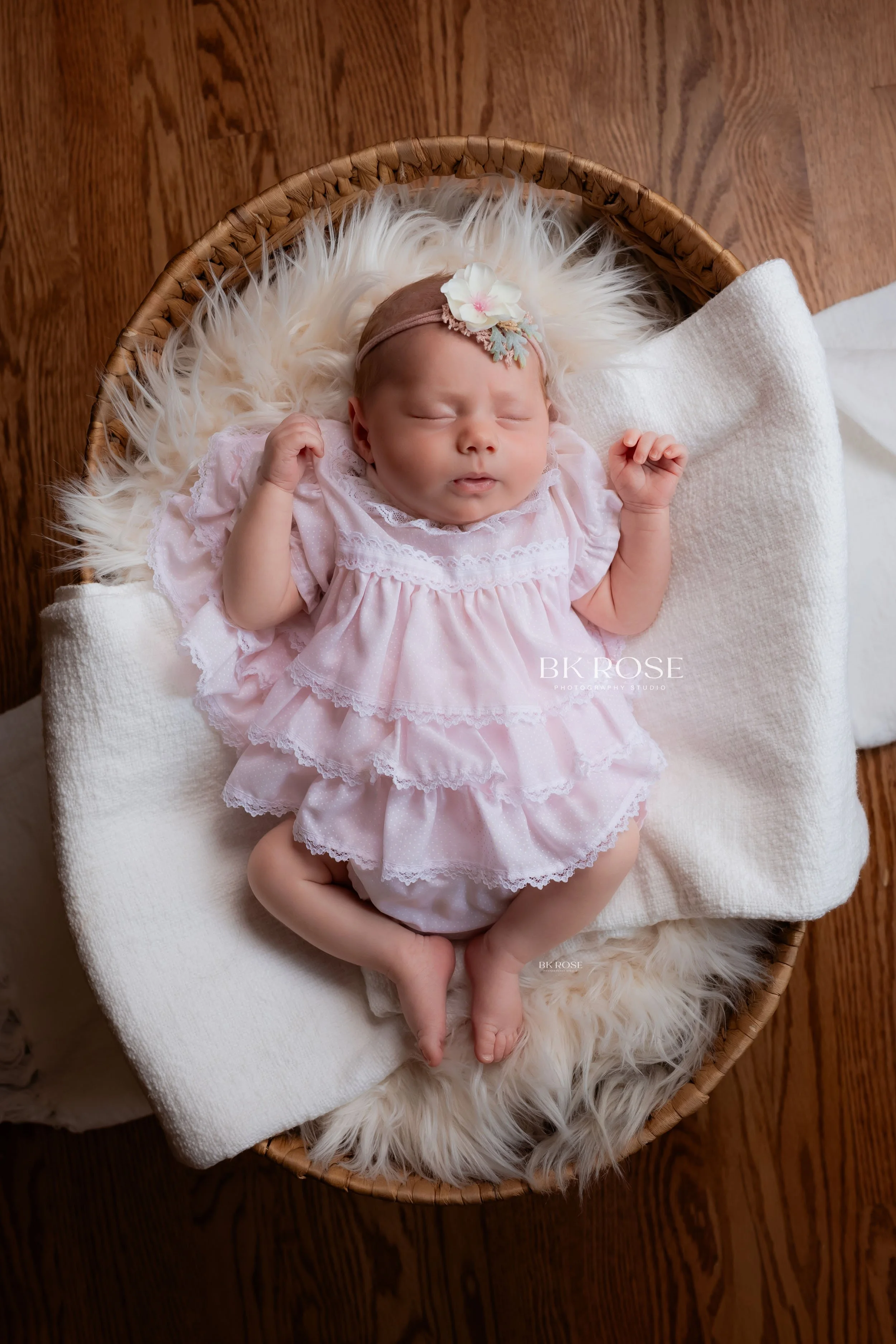 newborn-lifestyle-photographer-libertyville-1.jpg