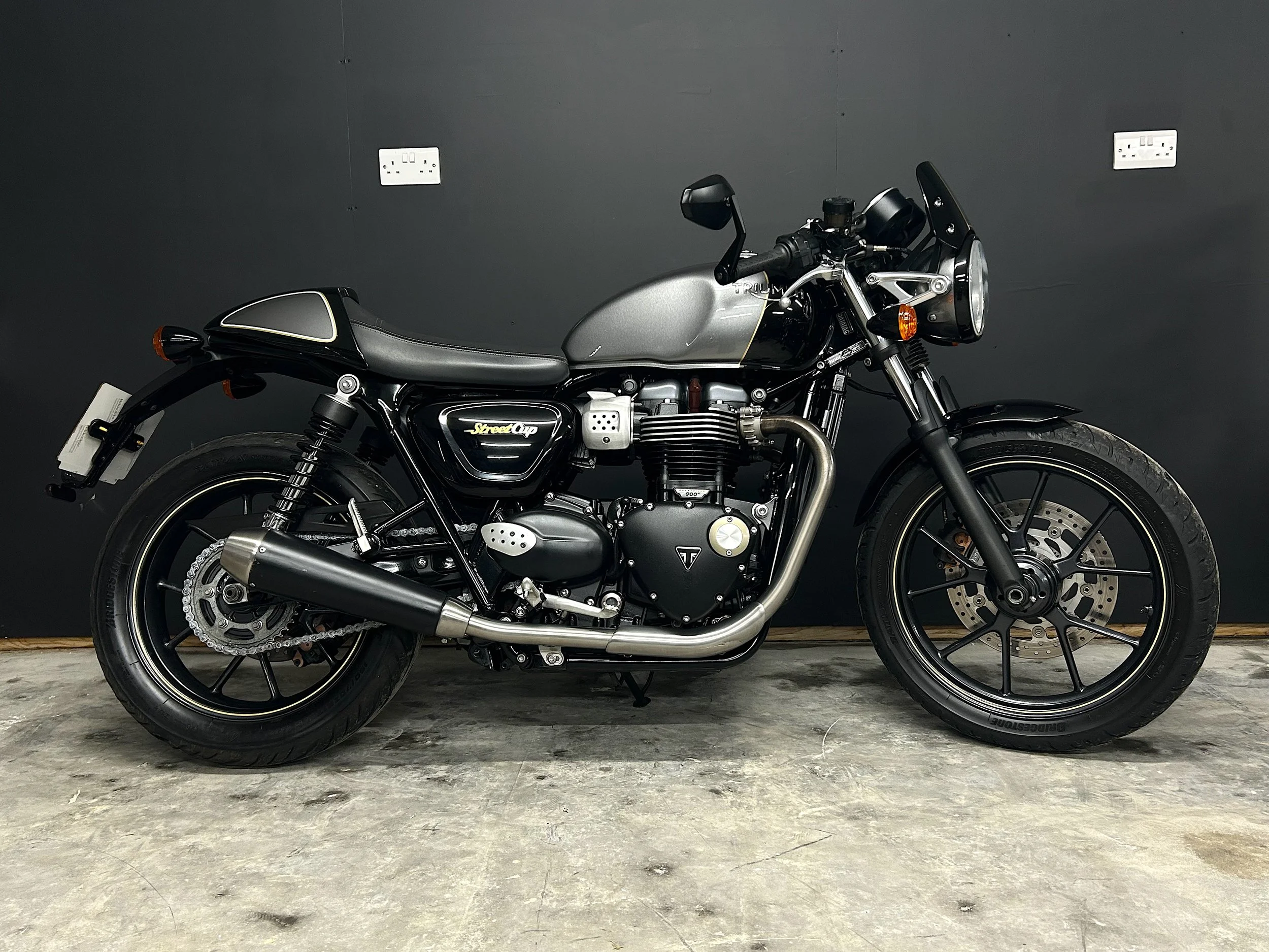 TRIUMPH STREET CUP 900