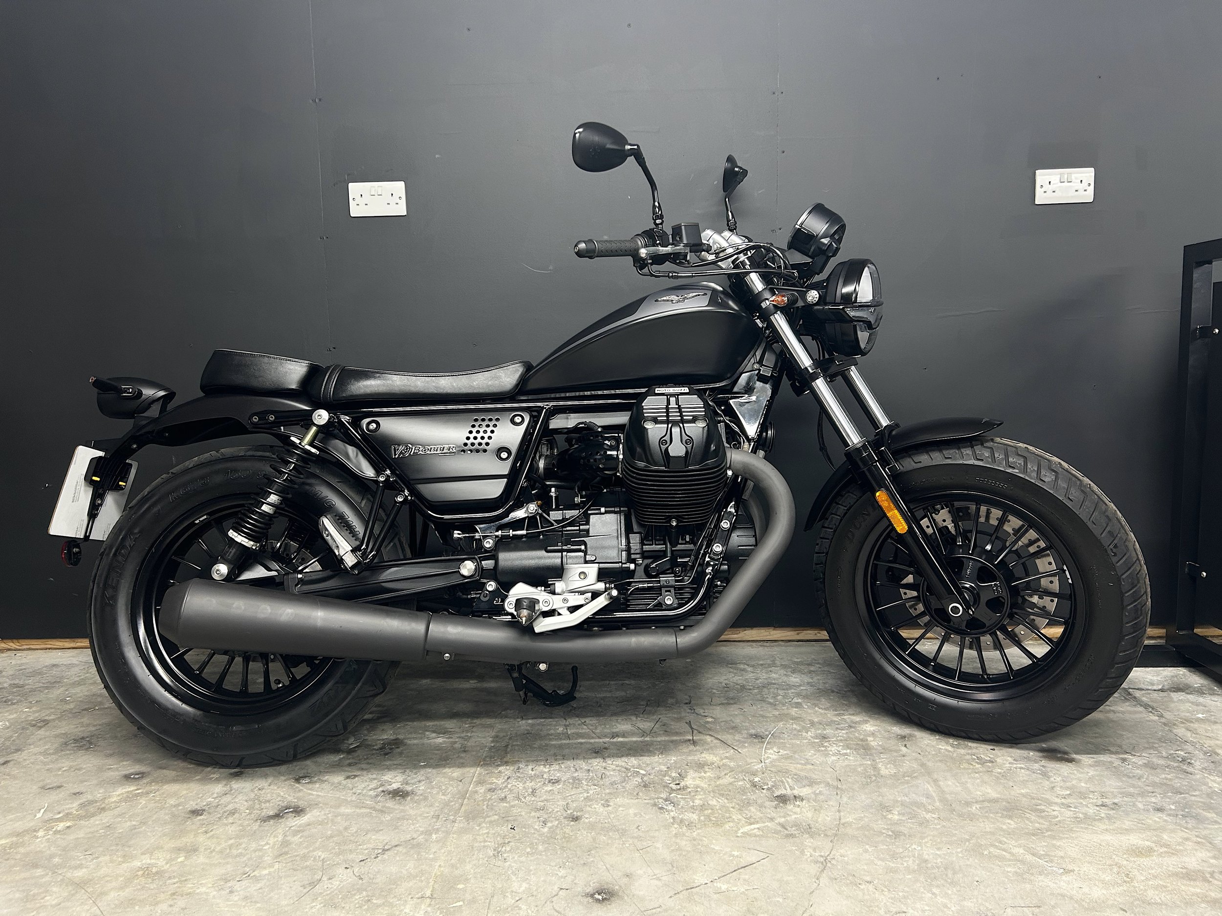 MOTO GUZZI V9 BOBBER