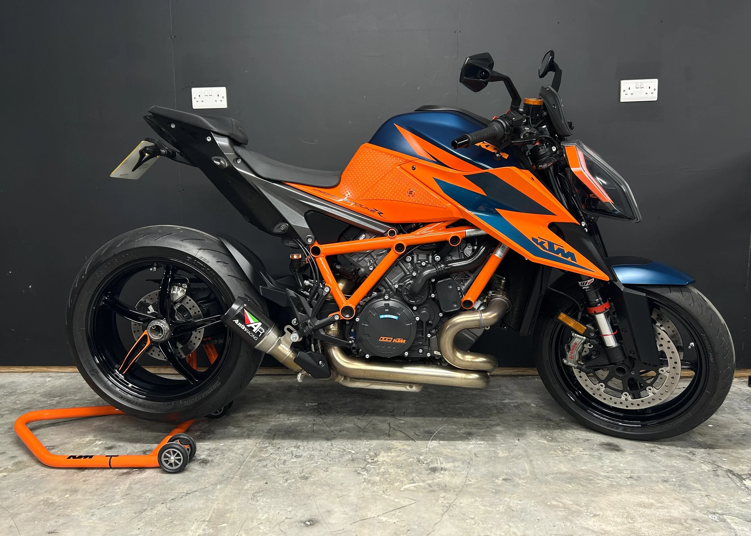 KTM SUPERDUKE 1290 R tech pack