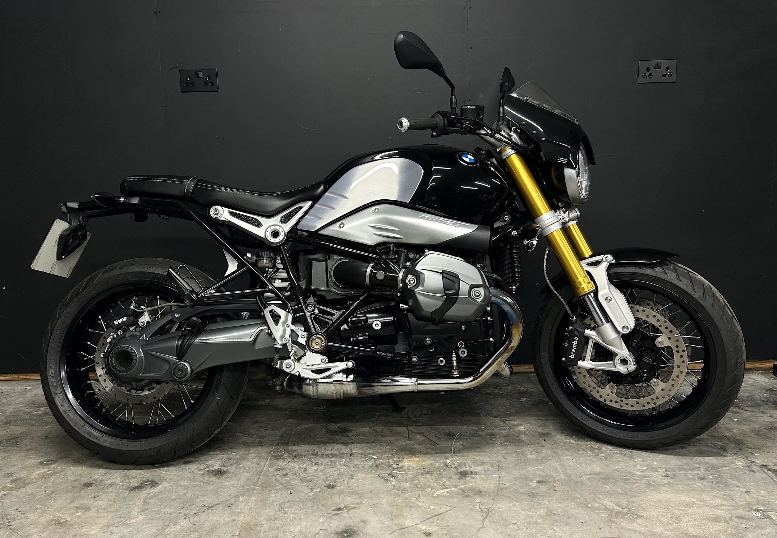 BMW R NINE T