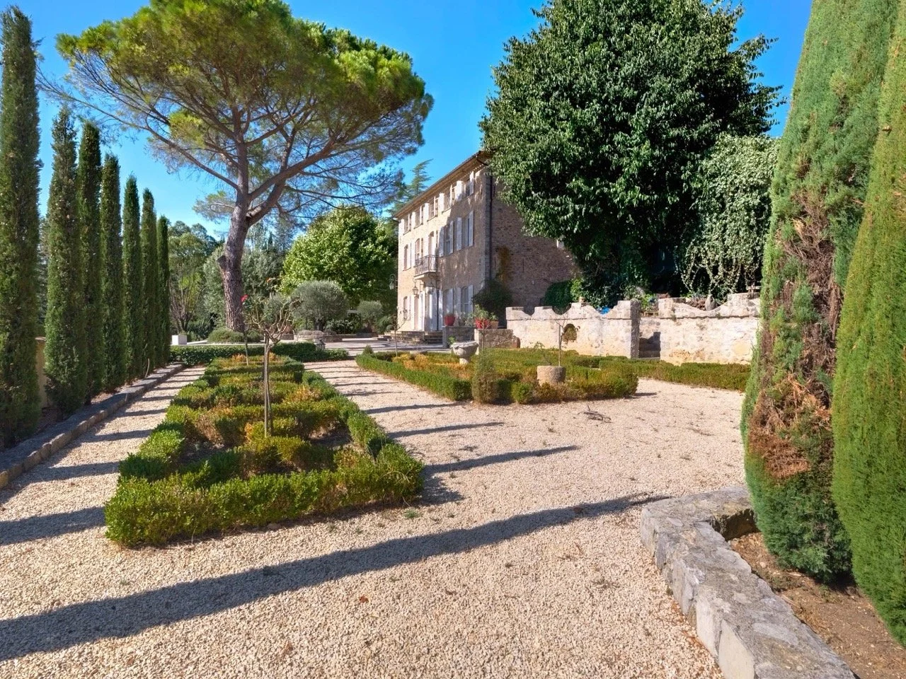 Chateau_de_Tournon_24.jpeg