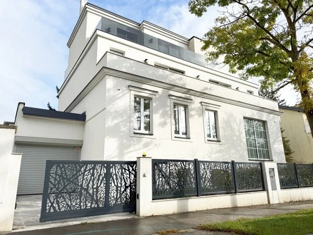 Exclusive Hietzing villa with pool, roof terrace & luxury furnishings