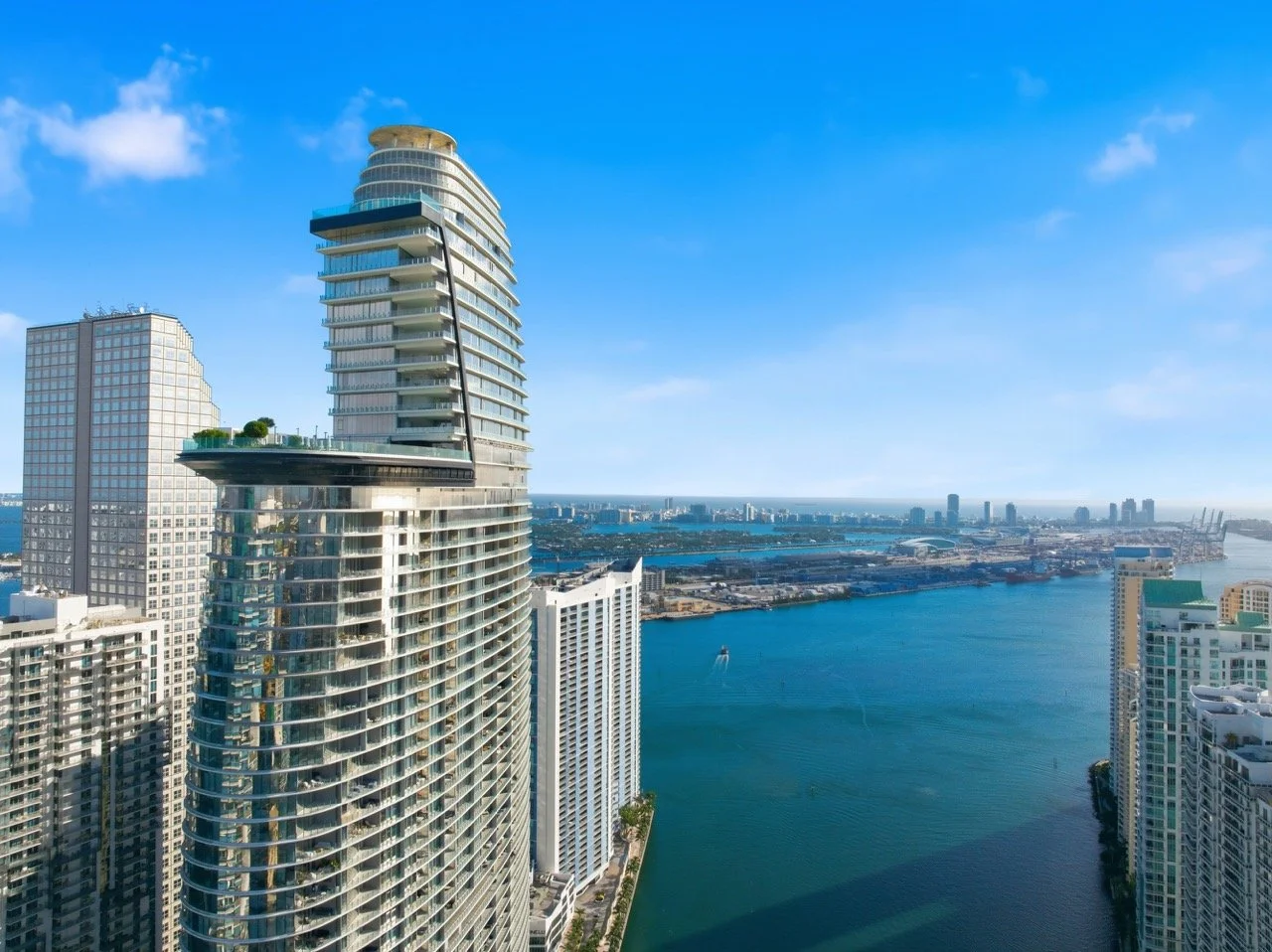 Aston Martin Residences Miami – Luxusleben mit Signature-Design &amp; Skylineblick