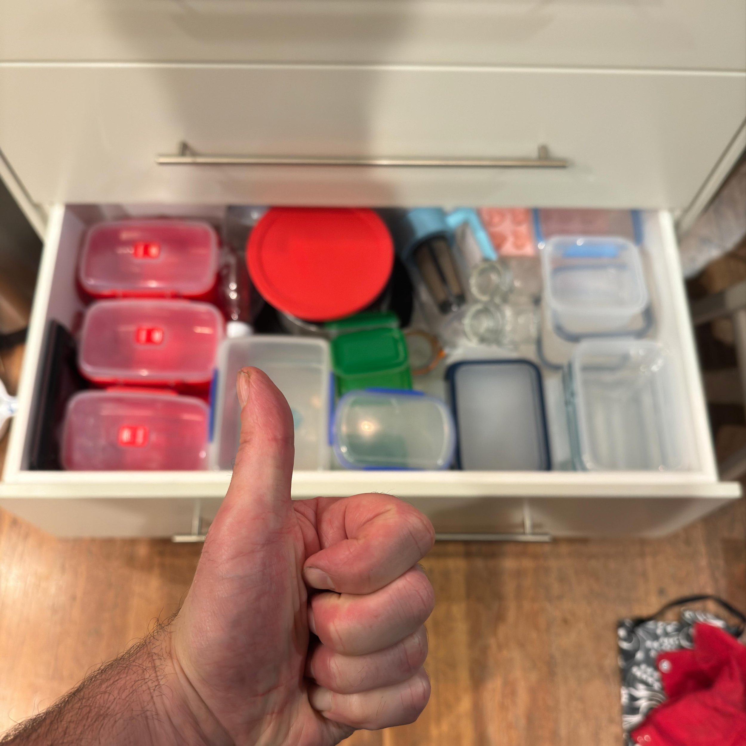 SATURDAY NIGHT TUPPERWARE PARTY! This is for those that prioritise systems and organization. Over the years @ravensnest.space has become more and more organised, but occasionally I just have to get down on my knees and sort out the f*!king cupboards!