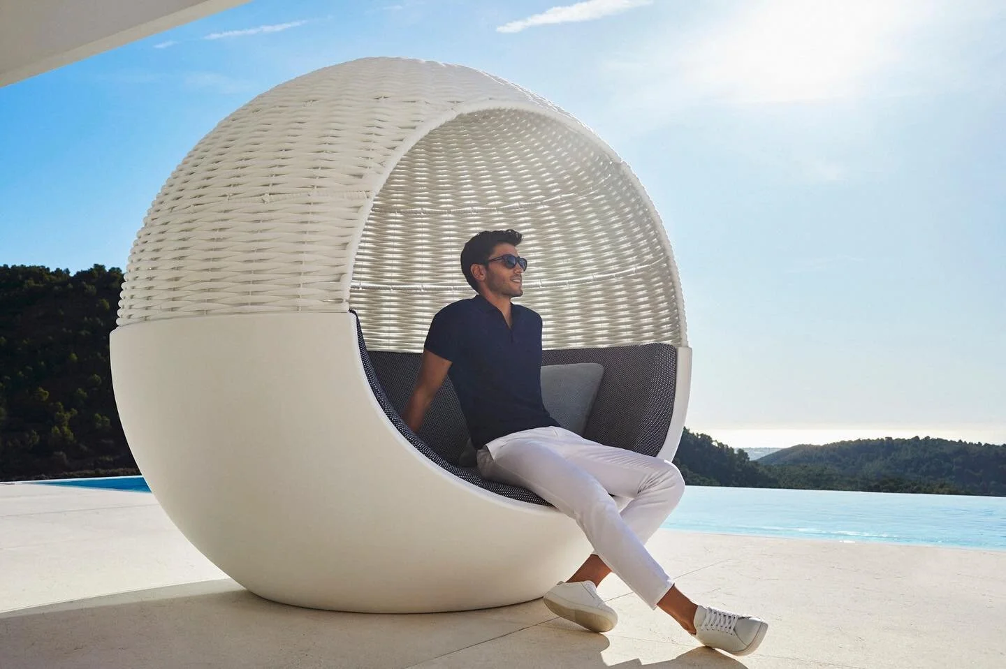 mood daybed vondom.jpg
