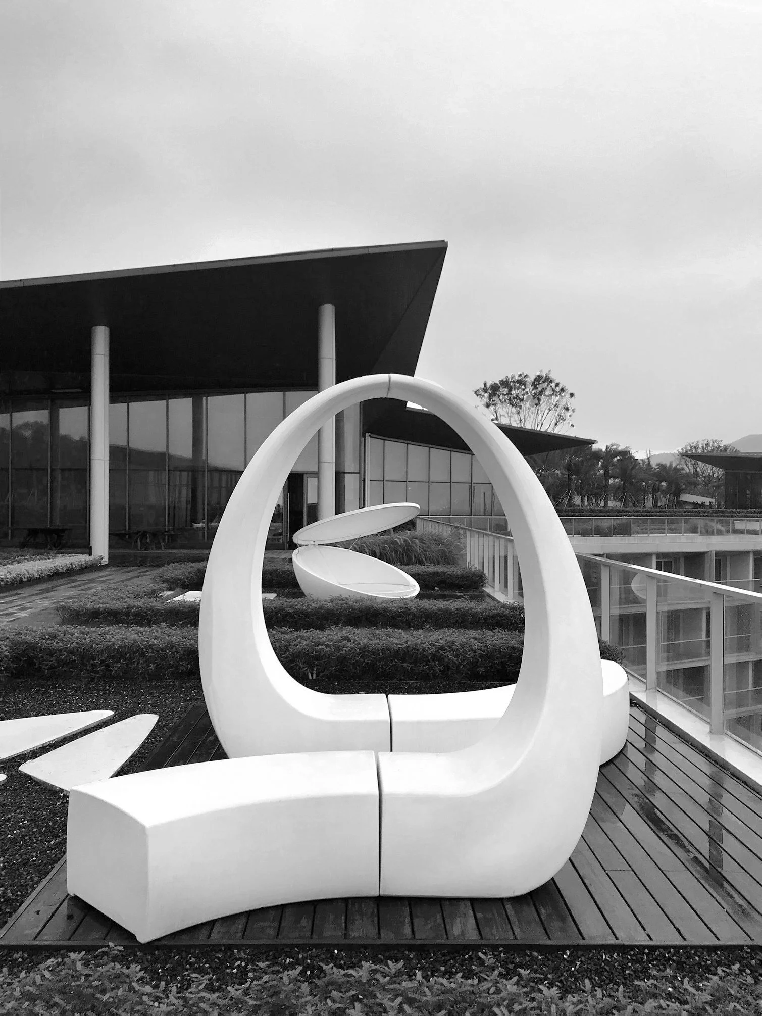 vondom and black and white.jpg