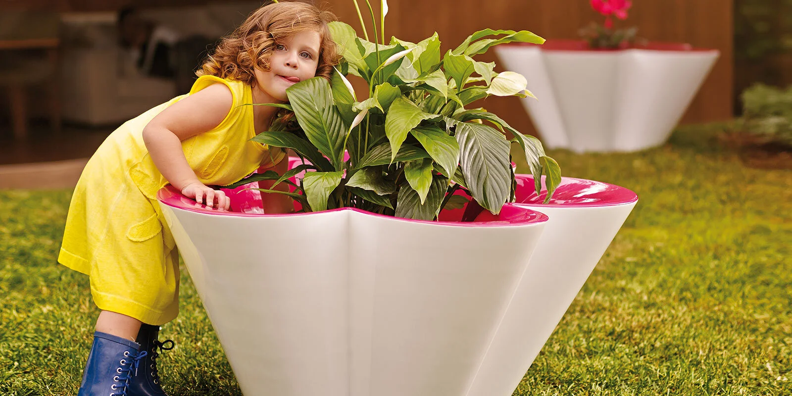 AGATHA flower planter