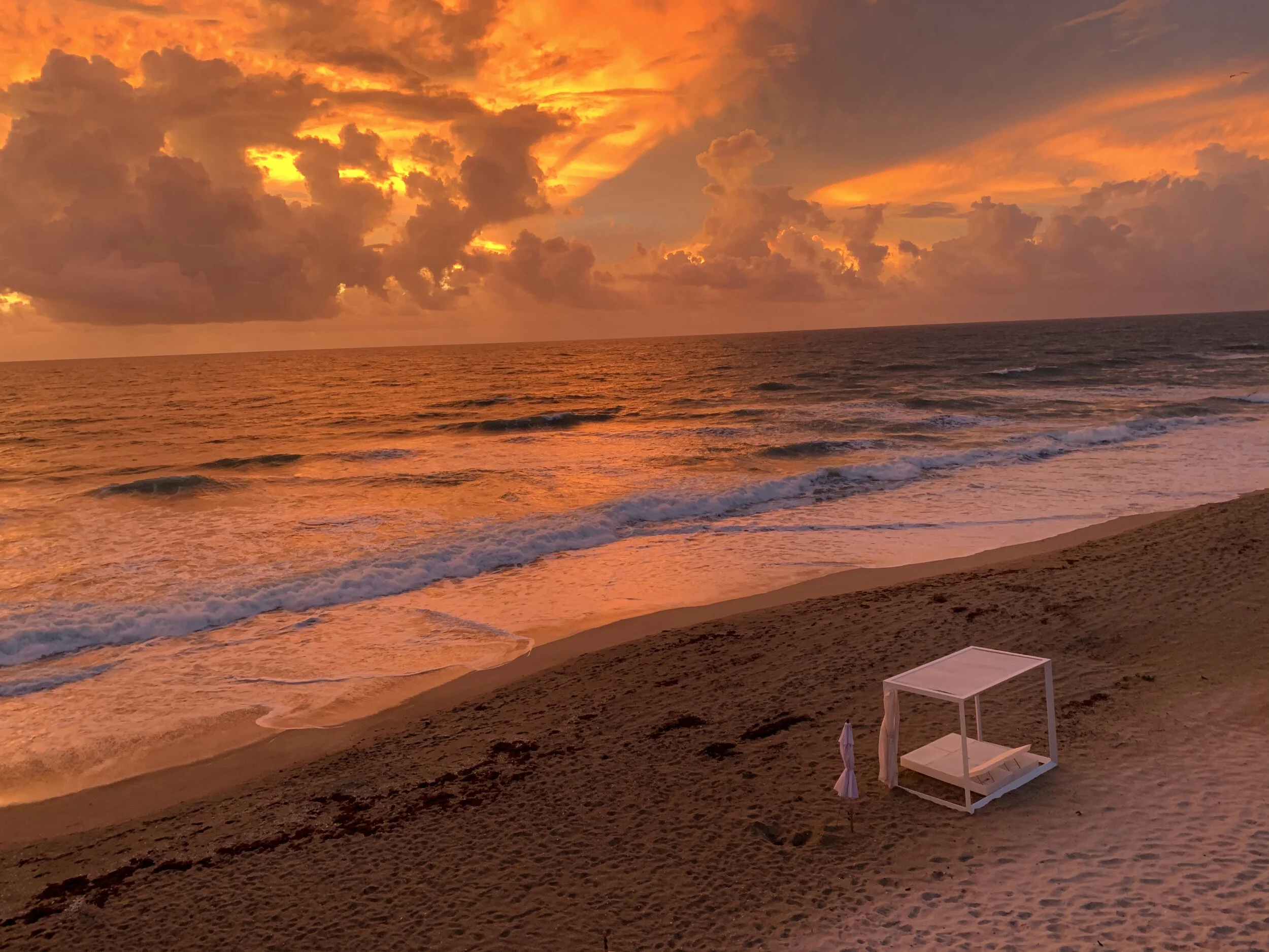 VELA-OUTDOOR_DAYBED_CANOPY_VONDOM_TATTAT_BEACH DAYBED_POOL FURNITURE_LUXURY.jpg