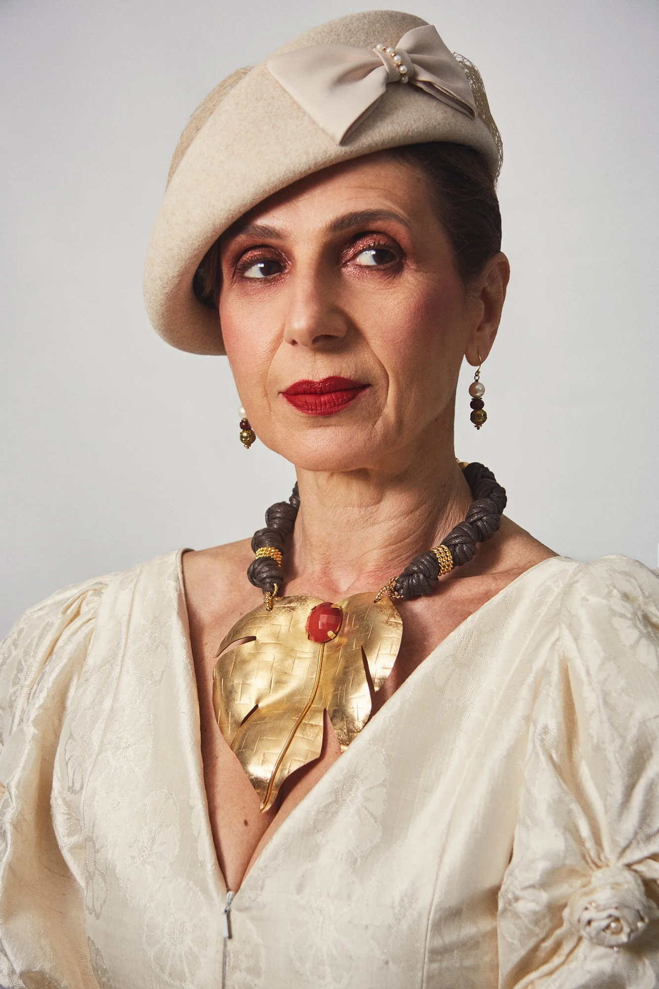 Portrait photograph of La Doña wearing a beret, conveying strength and presence, from the series Cuerpo Vestido, Alma Desnuda by Beatriz Perez.