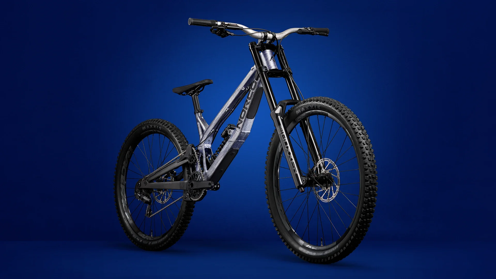 02-my27-team-dh-series-product-hero-1920x1200-xl.webp