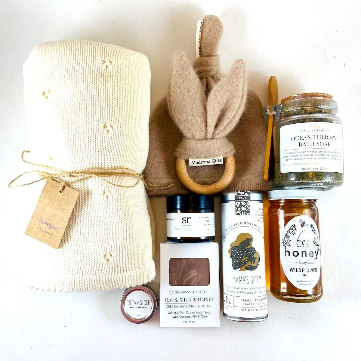 Motherly Gift Set with goods for baby and Mama