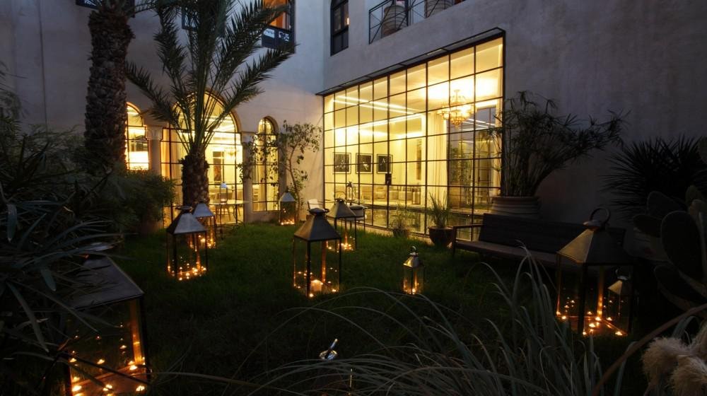 palais-khum_courtyard night.jpeg
