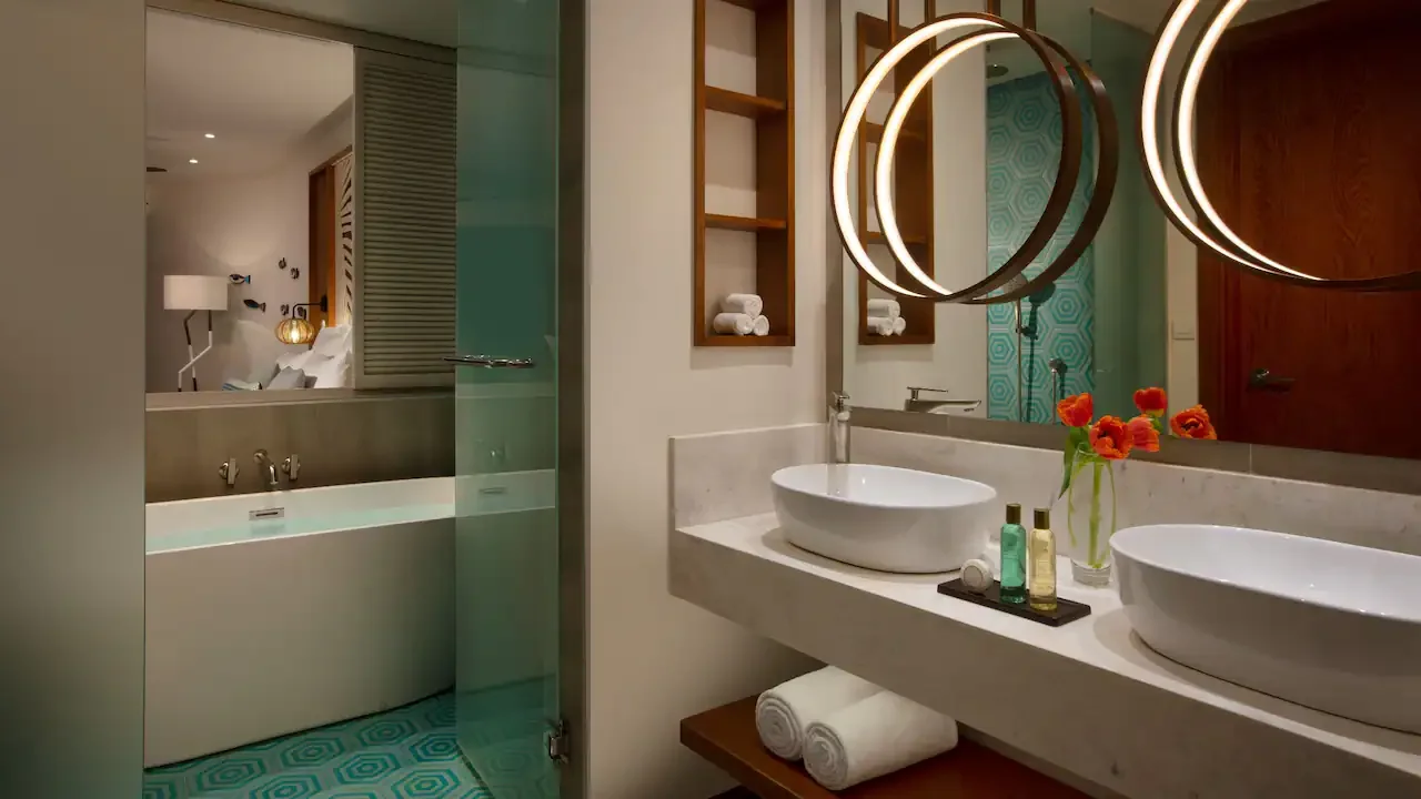 DRMPC-P0005-Junior-Suite-Bathroom.16x9.webp (Copy) (Copy)