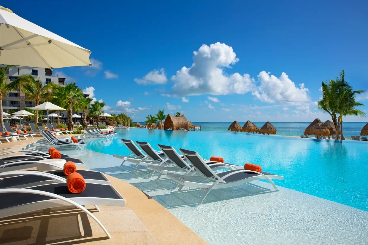 DRENA-EXT-InfinityPool-1A-RGB-CB.webp