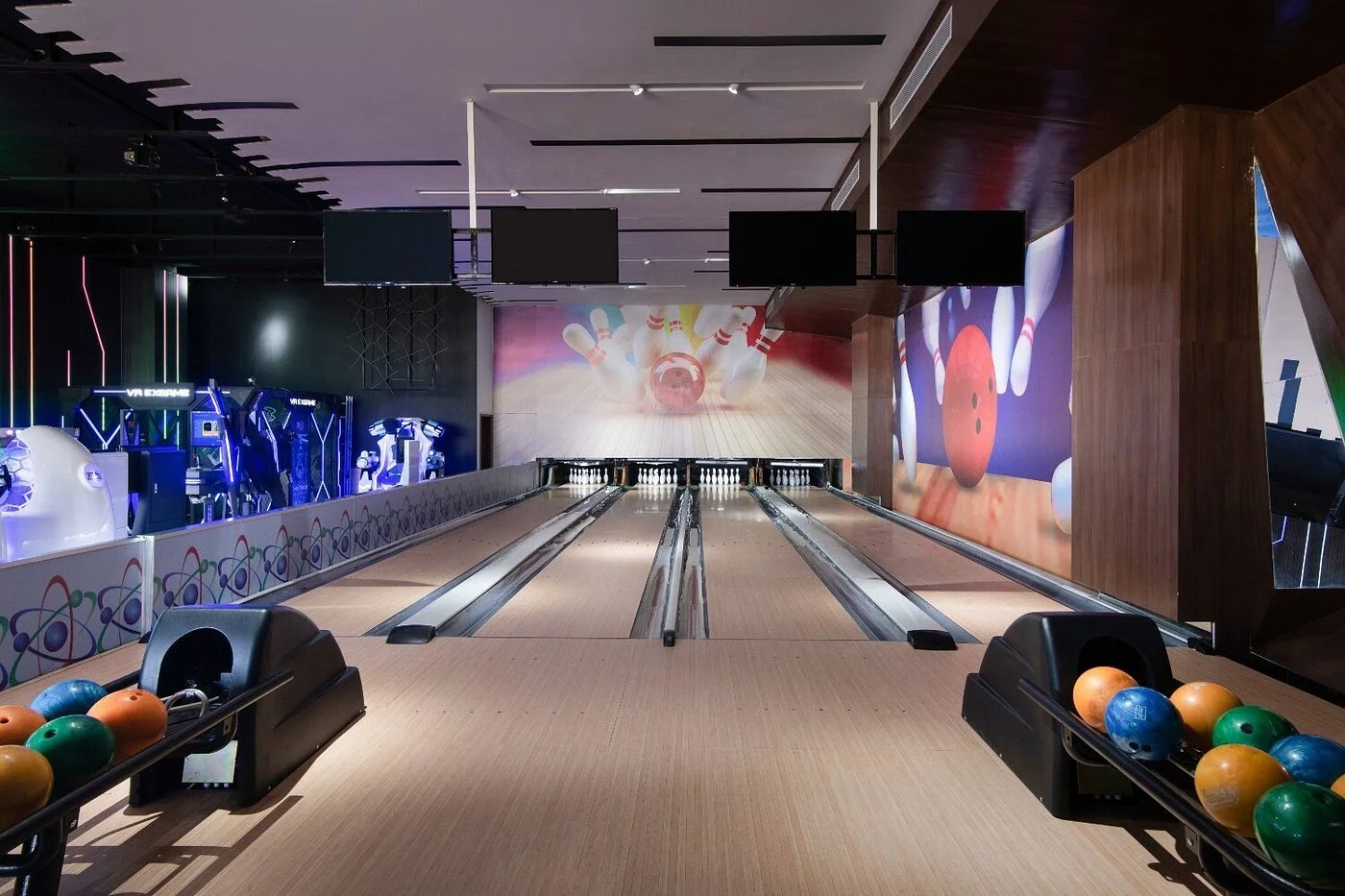 cosmic-lanes-arcade-at Dreams DR.jpg