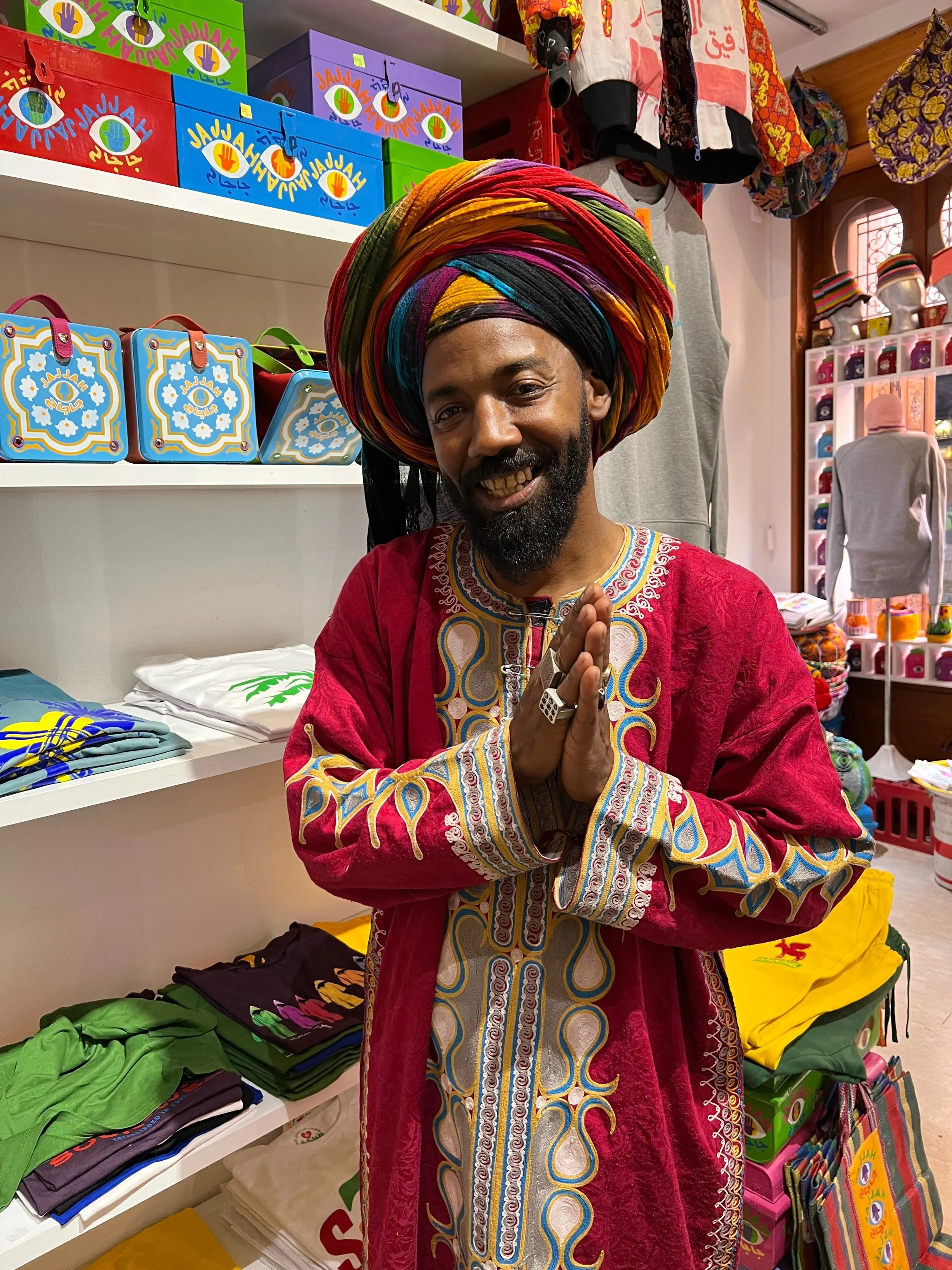 In 2017, we were invited into at least ten Moroccan family homes for tea. From modern apartments in the Gueliz to stone houses tucked into the Atlas Mountains. Nobody planned it. It just kept happening, because that&rsquo;s how Morocco works when you