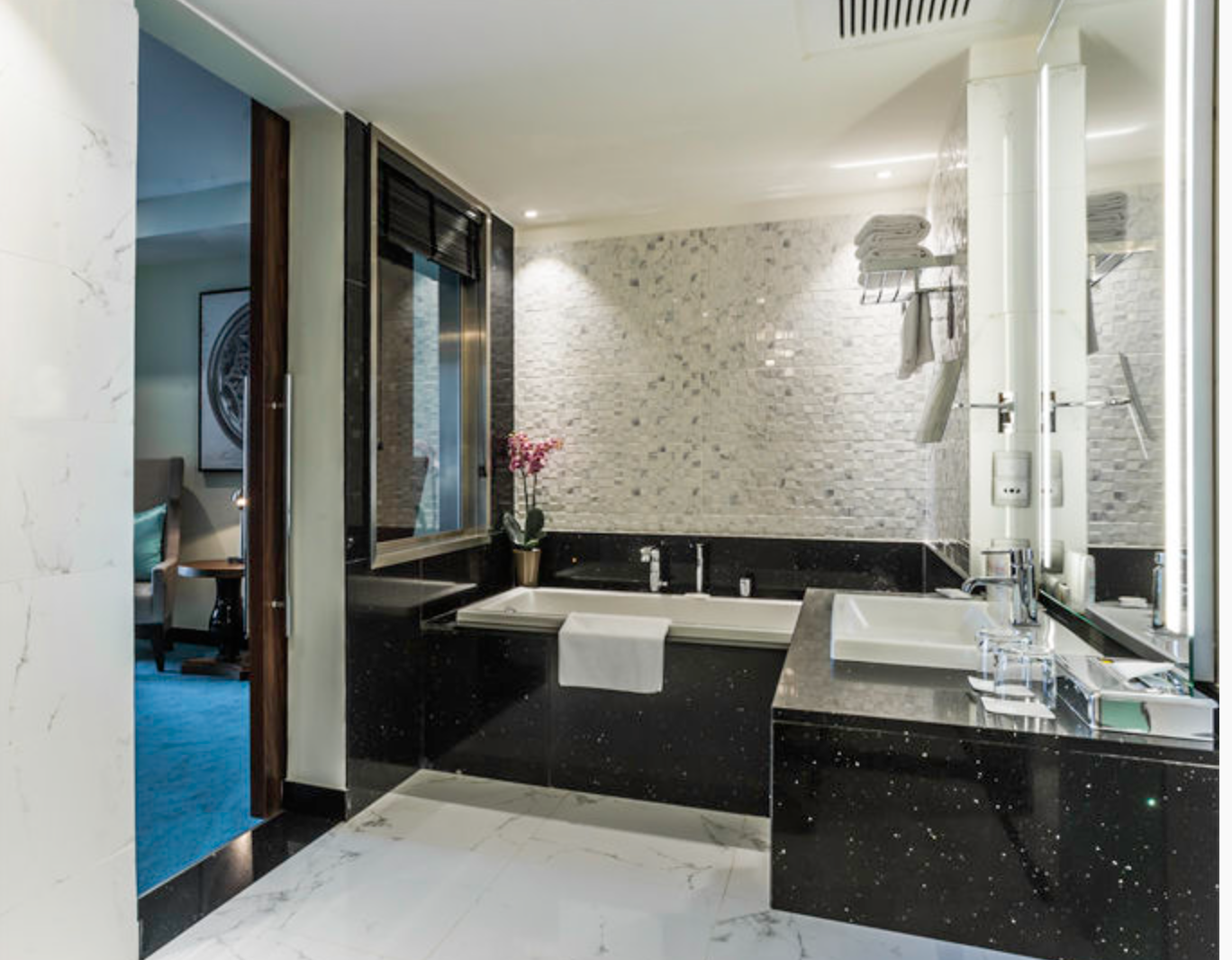 Room details on yoga retreat in Kenya.png