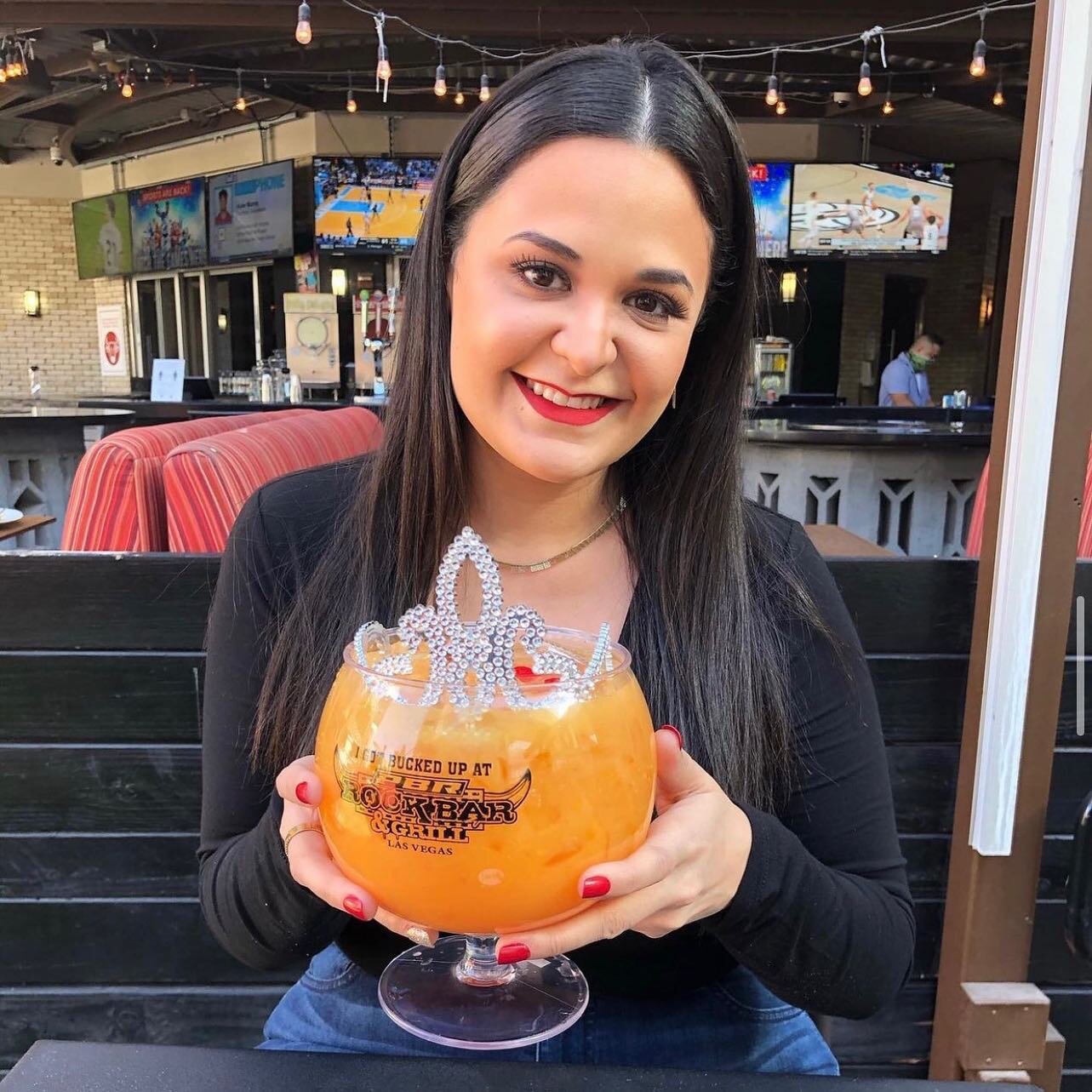 Fun in the Sun ☀️ 📷: @kassdehoyos 
&bull;
&bull;
#pbrrockbar #miraclemileshops #planethollywoodlasvegas #lasvegas #lasvegasstrip