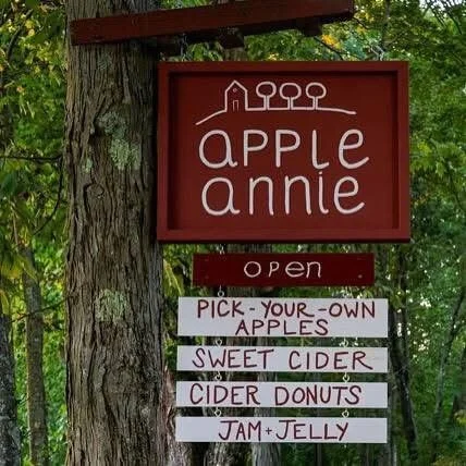 Opening for the season this Saturday! McIntosh and Freedoms are ripe for picking and the farm store will be stocked with your favorite apple goodies. Who else is excited for fresh cider and cider donuts?! 
.
Open weekends, 9 am - 4 pm
Tell your frien
