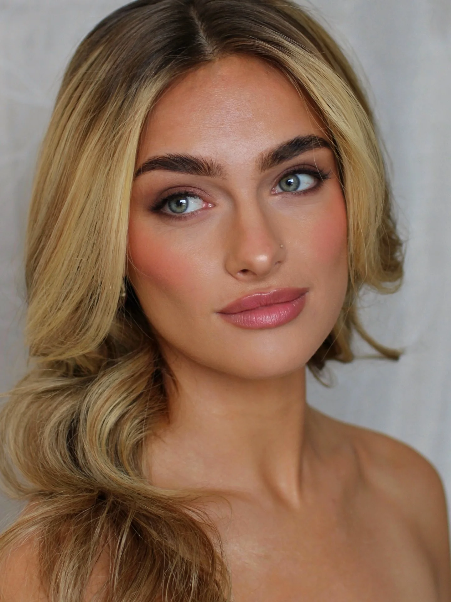 Who needed some bridal makeup inspo this week?? 
(Swipe for the before to see how transformative naturally enhancing makeup can be)

This look was all about enhancing Ellena&rsquo;s natural beauty. Emphasising her features in all the right ways. Addi