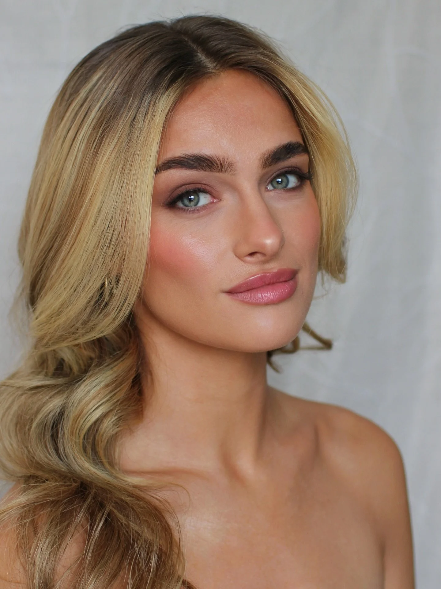 Same face. Different hair and makeup ✨

Proof that hair &amp; makeup changes the vibe, not the face.

Which look are you choosing?

Hair &amp; Makeup (and photos!) by me 🙋&zwj;♀️
(swipe to see the before)

#bridalmakeuplondon #londonmakeupartist #na