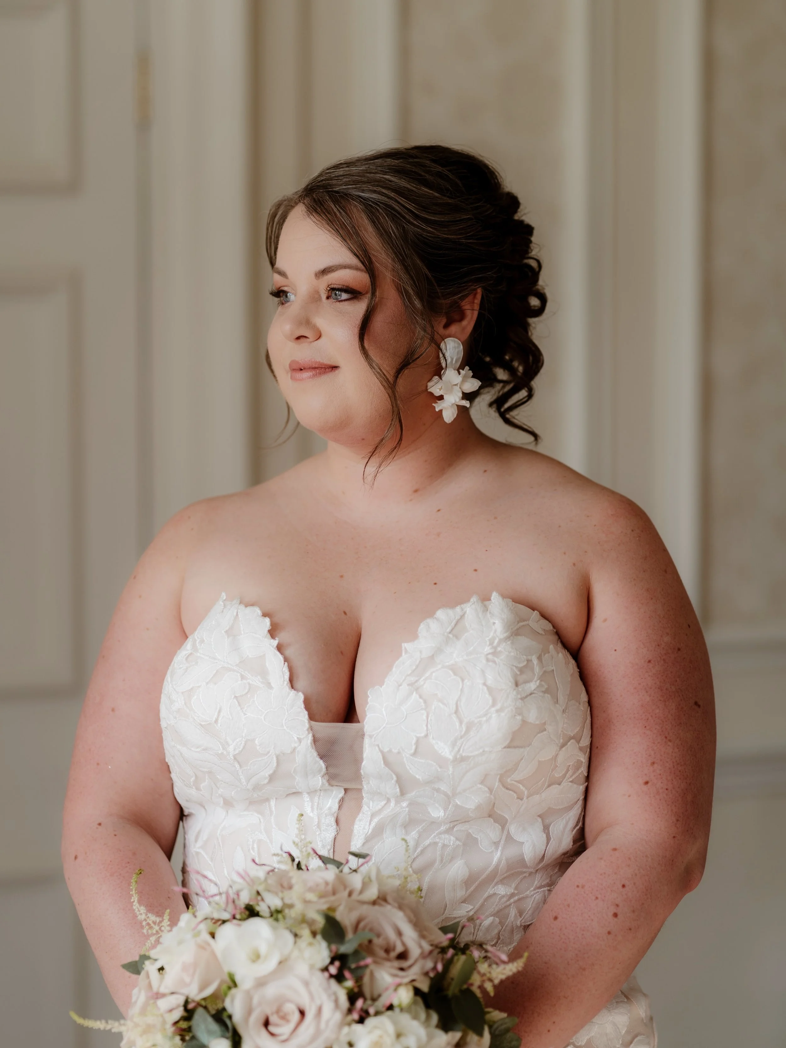 Can we talk about how stunning Charli looked on her wedding day last month? 🤍

The sun really did come out for this beautiful bride&rsquo;s special day at the iconic Hedsor House ✨ It was one of those weddings where everything just worked.. The dres