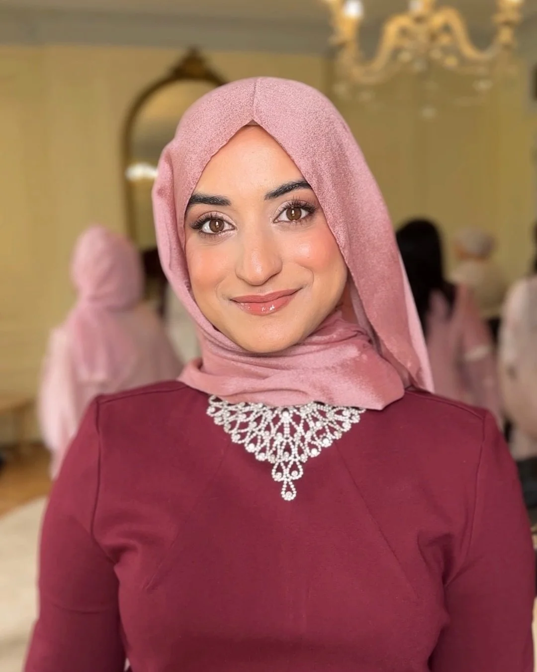Swipe to see her second dress&hellip; (who doesn&rsquo;t love an outfit change?) 🤍

When Safa first got in touch, she described exactly what she was hoping for on her wedding day:

&ldquo;Soft, natural bridal makeup with luminous skin and subtly def