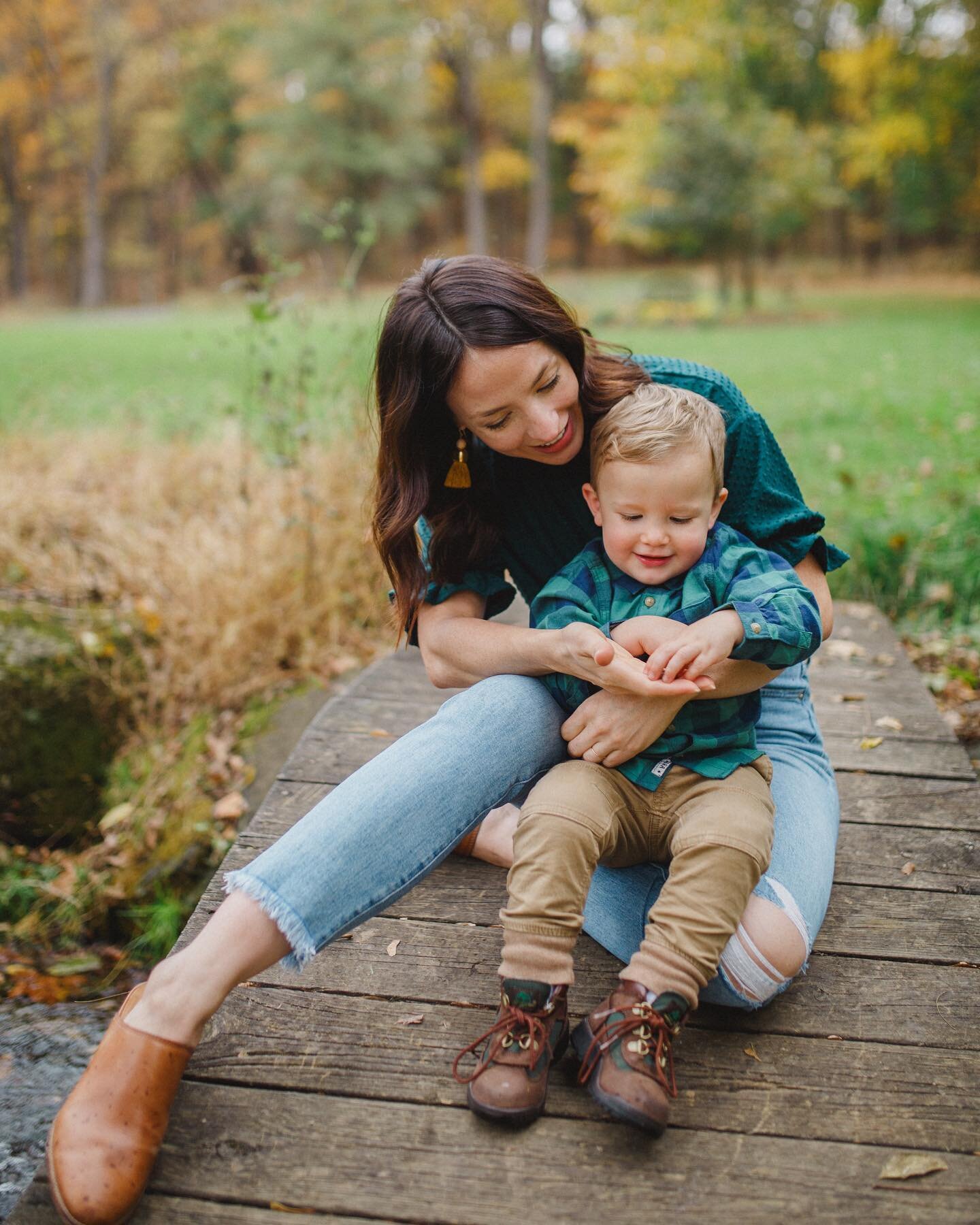 Fall family portrait slots are filling up! DM me to secure yours before they&rsquo;re gone 🍁💛🍂
.
.
.
.
#andreawardenphotography #chestercountyfamilyphotographer #chestercounty #delawarecountyfamilyphotographer #philadelphiafamilyphotographer #lehi