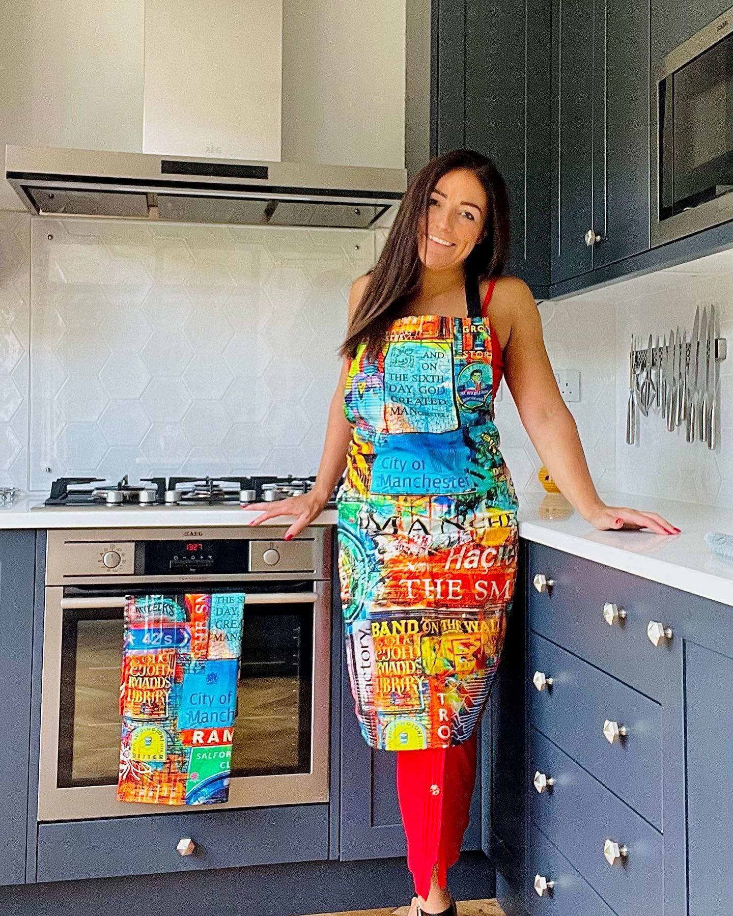 Apron and tea towel set are on sale!
Perfect gift for a fellow manc!

Was &pound;34 now just &pound;27.50!

https://www.kellyclarkephotography.com/shop/p/manchestermashupapron-s4nn7

#lastminutegifts #manchestergift #kitchengift #bakinggift #apron #c