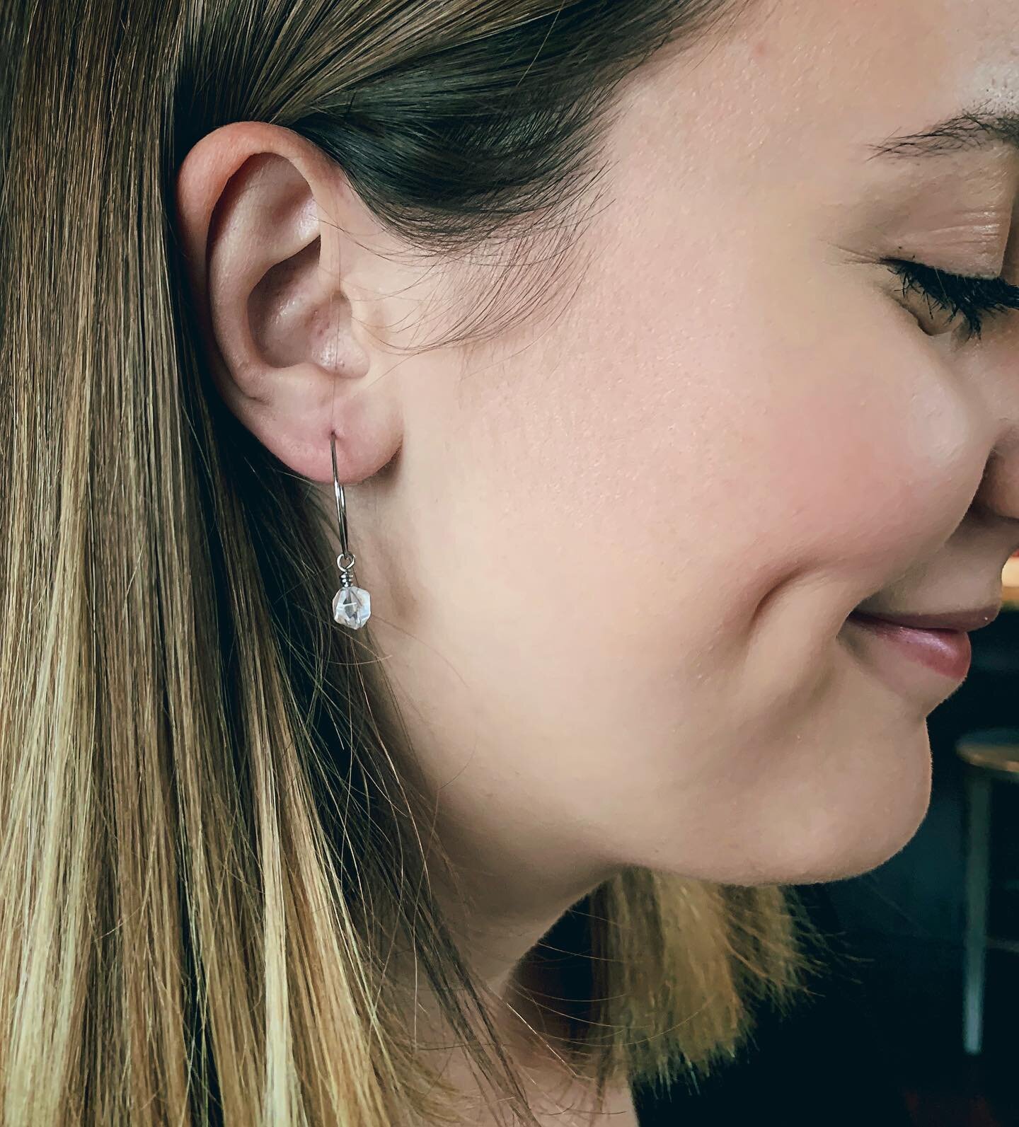 Clear quartz earrings are the perfect accessory for any outfit 🤍
&bull;
Only a few pairs of these cuties left !