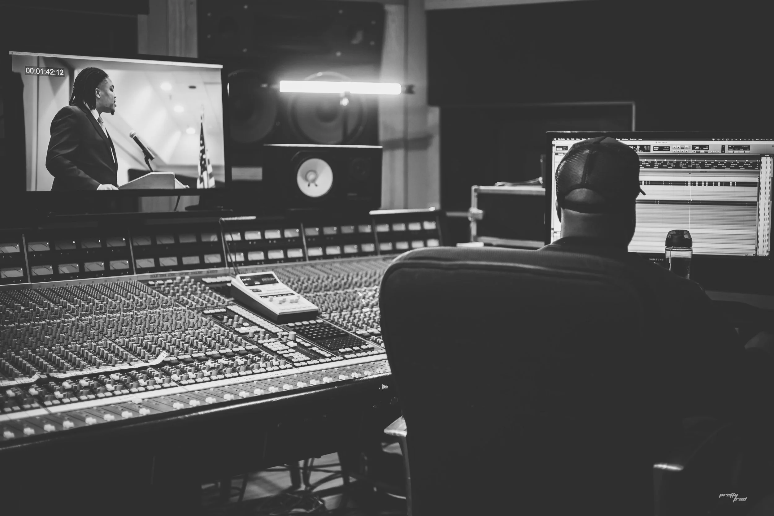 Drew Miller _ MilkBoy Studio Session _ 12.21.22-5.jpg