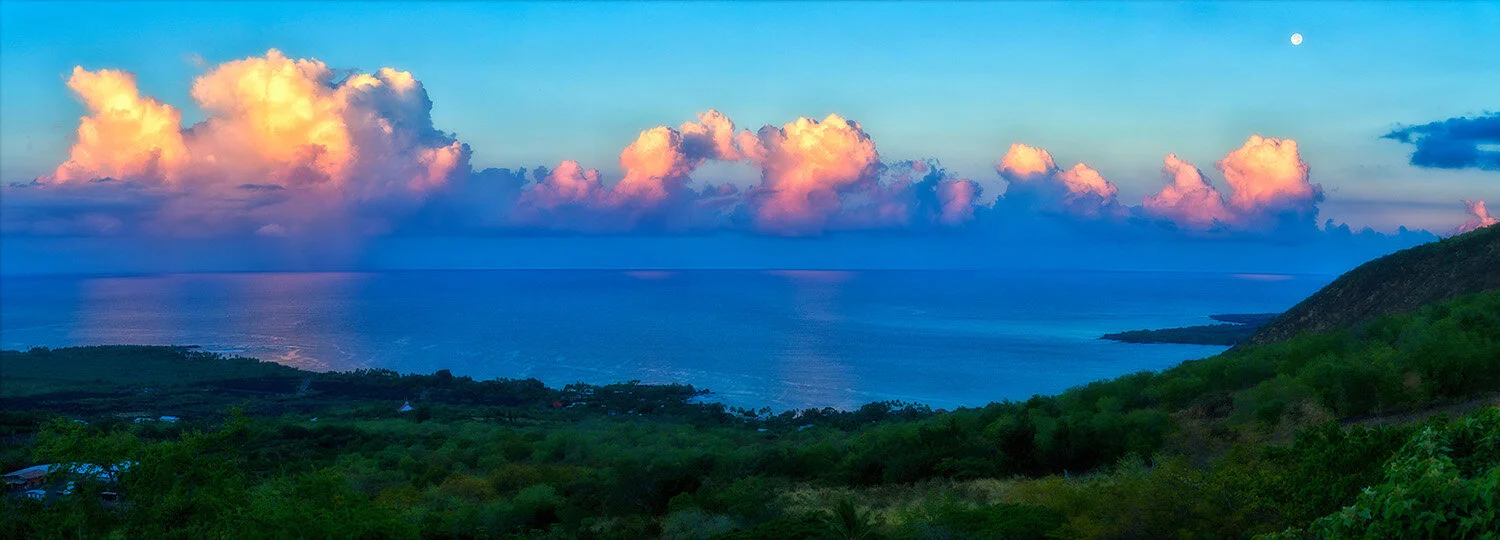  Panorama of moonset at sunrise over Kealakekua Bay, HI.  Most historic waters in Hawai'i. 