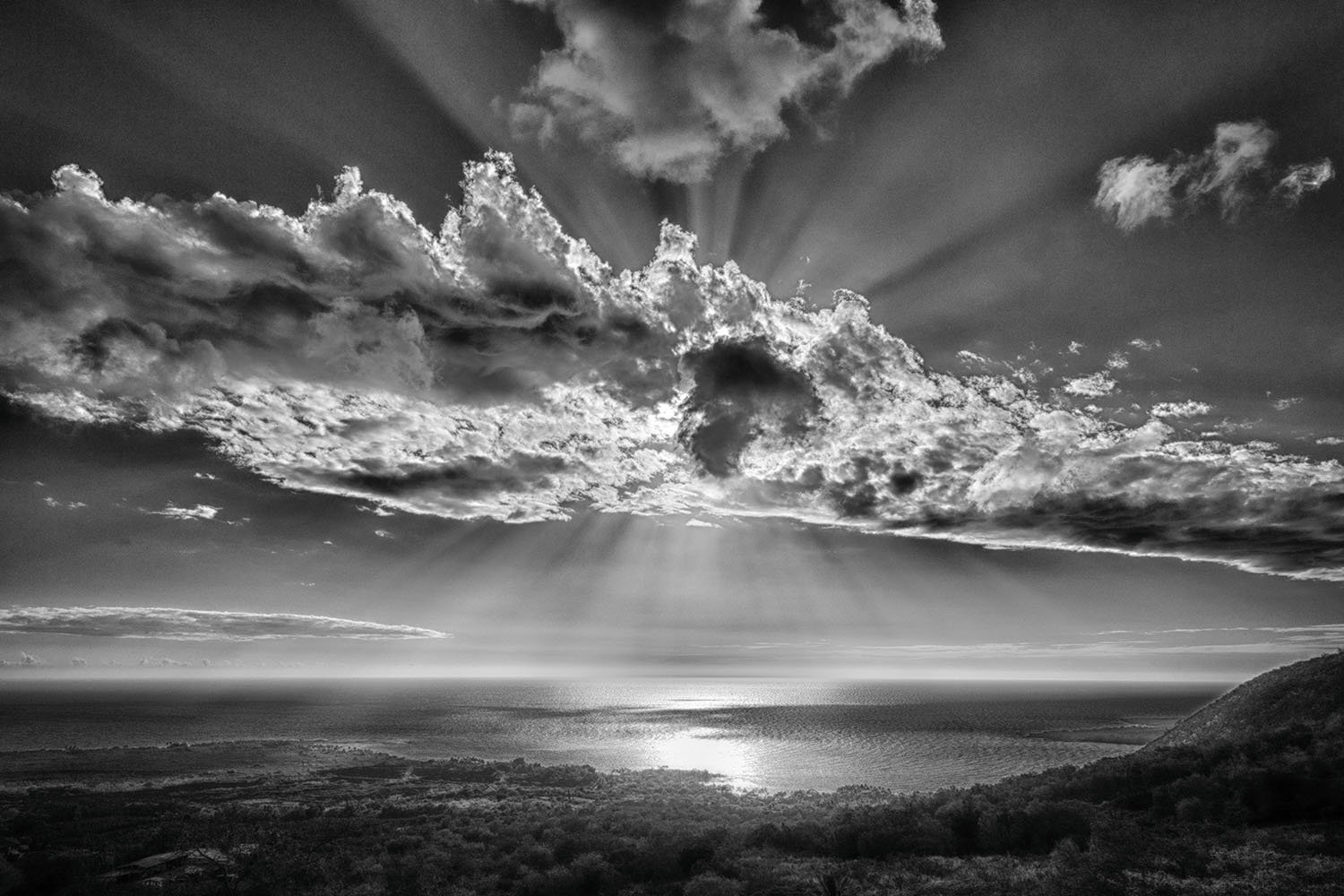 Hand of Gold lighting over Kealakekua Bay, Hawai'i