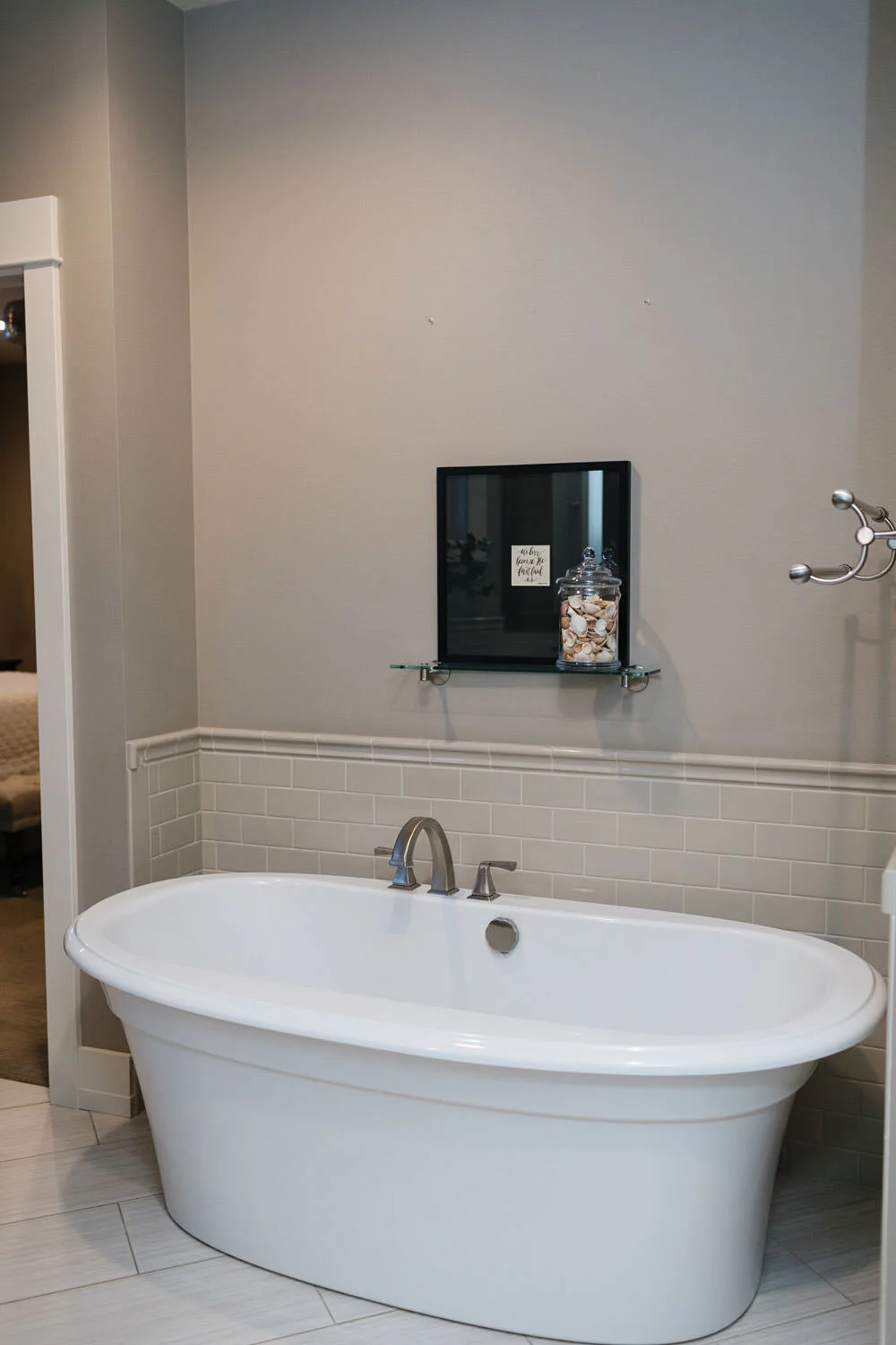 farmhouse-bathroom-custom-soaking-tub-interior-design-AlignCreative-Orange-City-Iowa.jpg