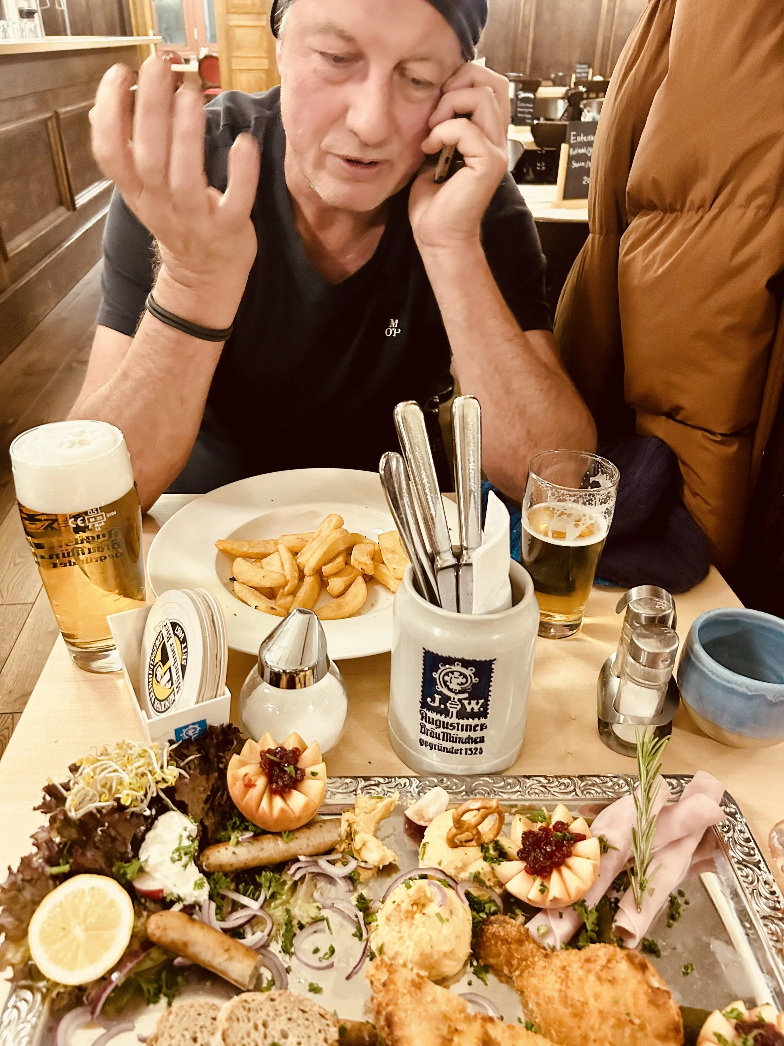 Lutz erklärt. Das Bier hilft.