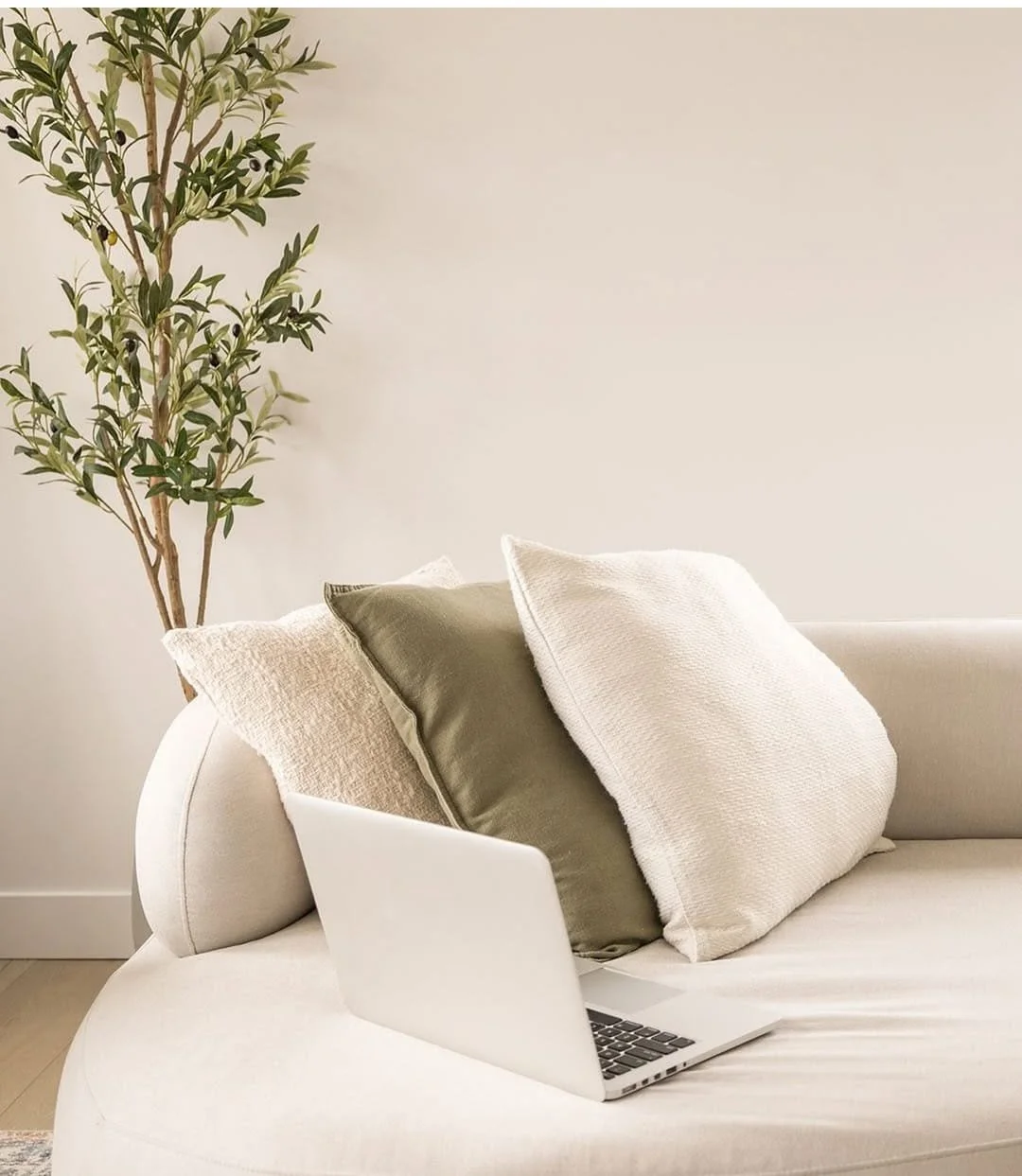 Creative House link page showing branding, web design and marketing for bold businesses in the UK, Canada and Australia.