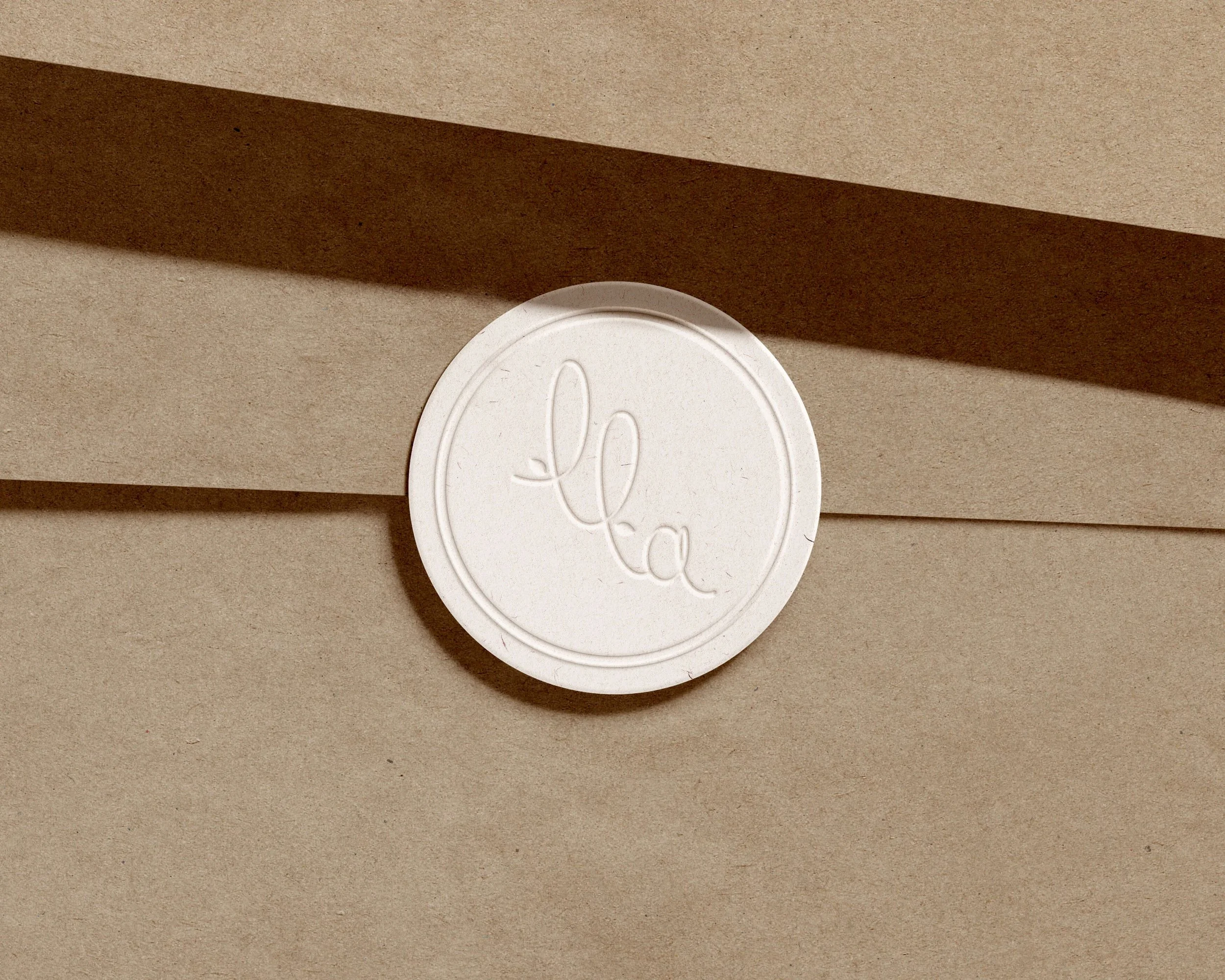 Branding mockups for Lissette López, highlighting Clarity Audit, Branding Kit, and 1:1 Mentoring for natural wellbeing