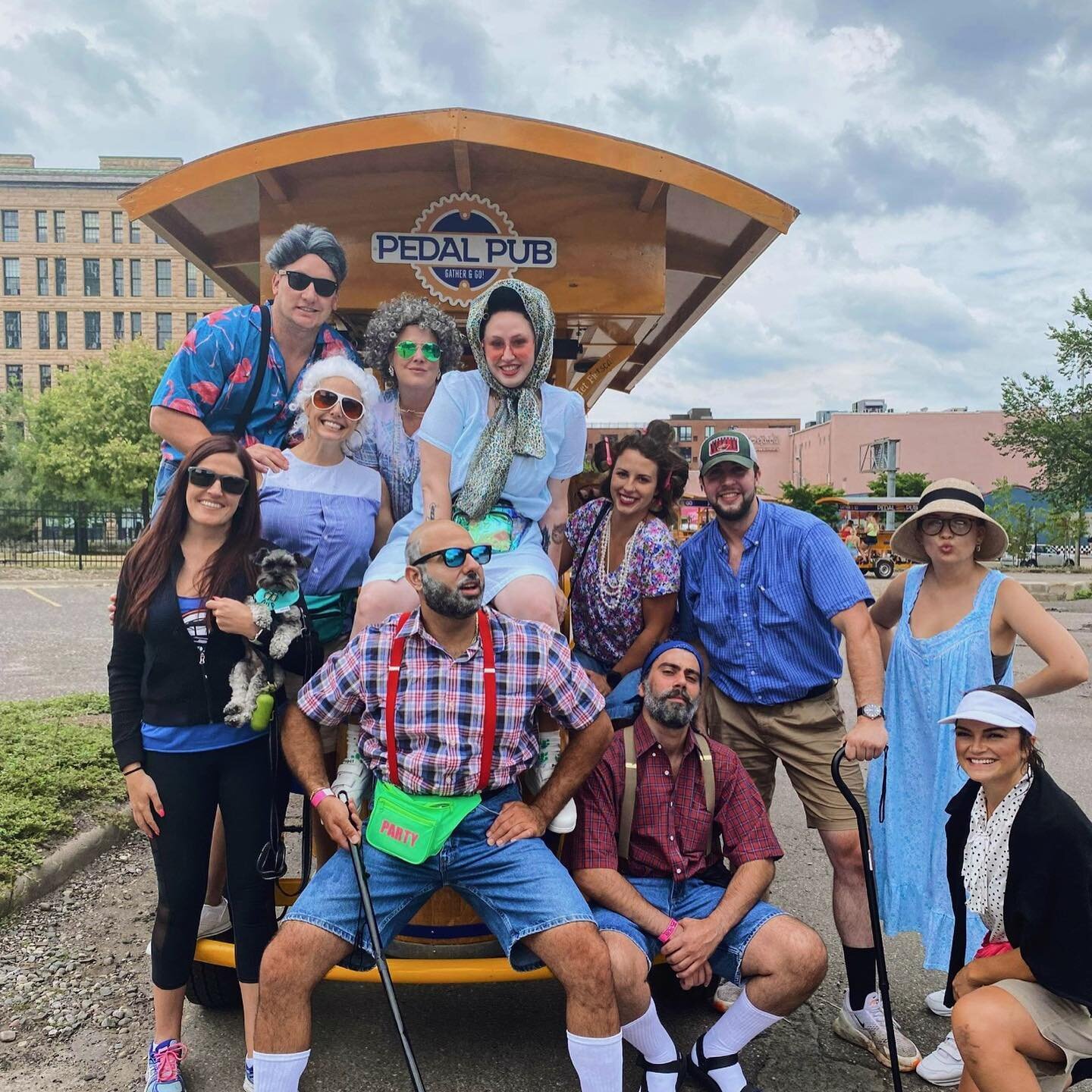 Oh hill ya ‼️Who knew life over the hill could look so fabulous 👑👏We love helpin&rsquo; folks celebrate moments big + small&mdash;from bachelorette/bachelor &amp; bday parties to anniversaries &amp; work promotion&mdash;we do it all 🎉⭐️
&bull;
#mn