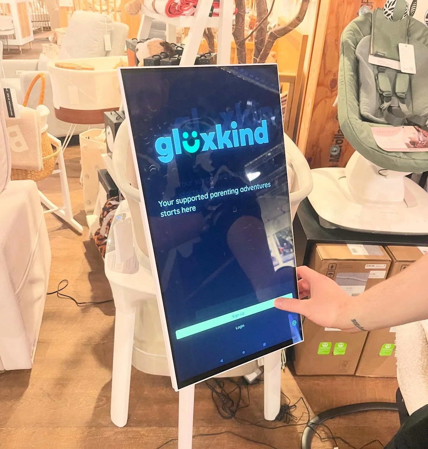 WE&lsquo;RE IN STORE! #vancouver #westcoastkids 
Faster delivery times than any other stroller because our warehouse is a stone throw away! We&rsquo;re super excited about this hyper local launch that allows us to support the store and our customers.