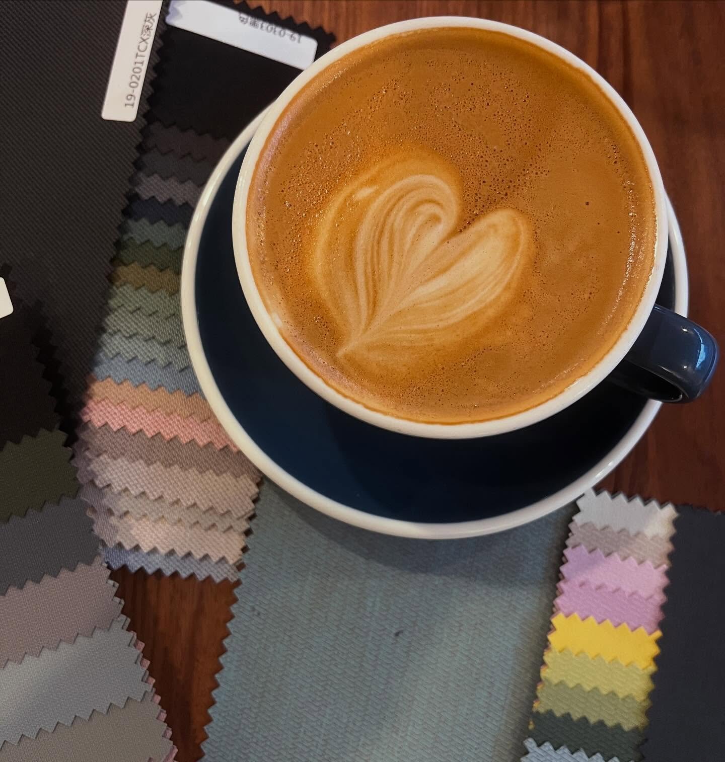 Perfect little coffee meetup to think through a new project! As a founder you often wear a lot of hats and if one of those hats feels unfamiliar, find somebody who can teach you a little about how to wear it! ✨ @hattiecorriero thank you! 

#newprojec