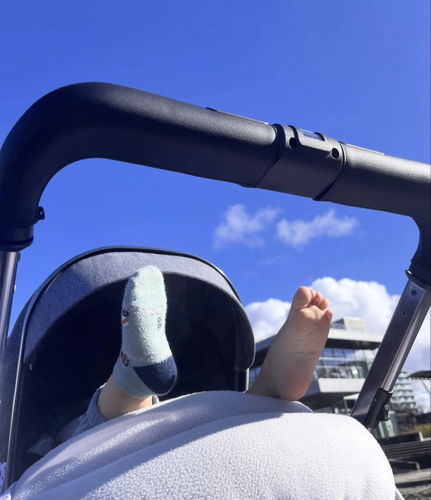 It&rsquo;s that Friday feeling!! #tgifriday #itsfriyay #stroller #smartstroller #electricstroller #baby2026
