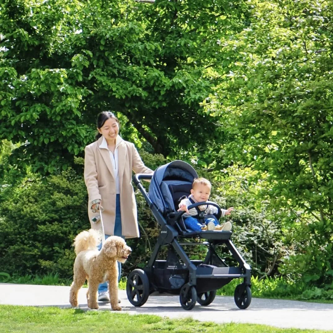 &bdquo;Rosa makes walks with baby and puppy so much more manageable!&ldquo; - it&rsquo;s something we hear a lot from our Gl&uuml;xkind families. Having peace of mind that your stroller won&rsquo;t roll away if your dog decides it&rsquo;s time to cha