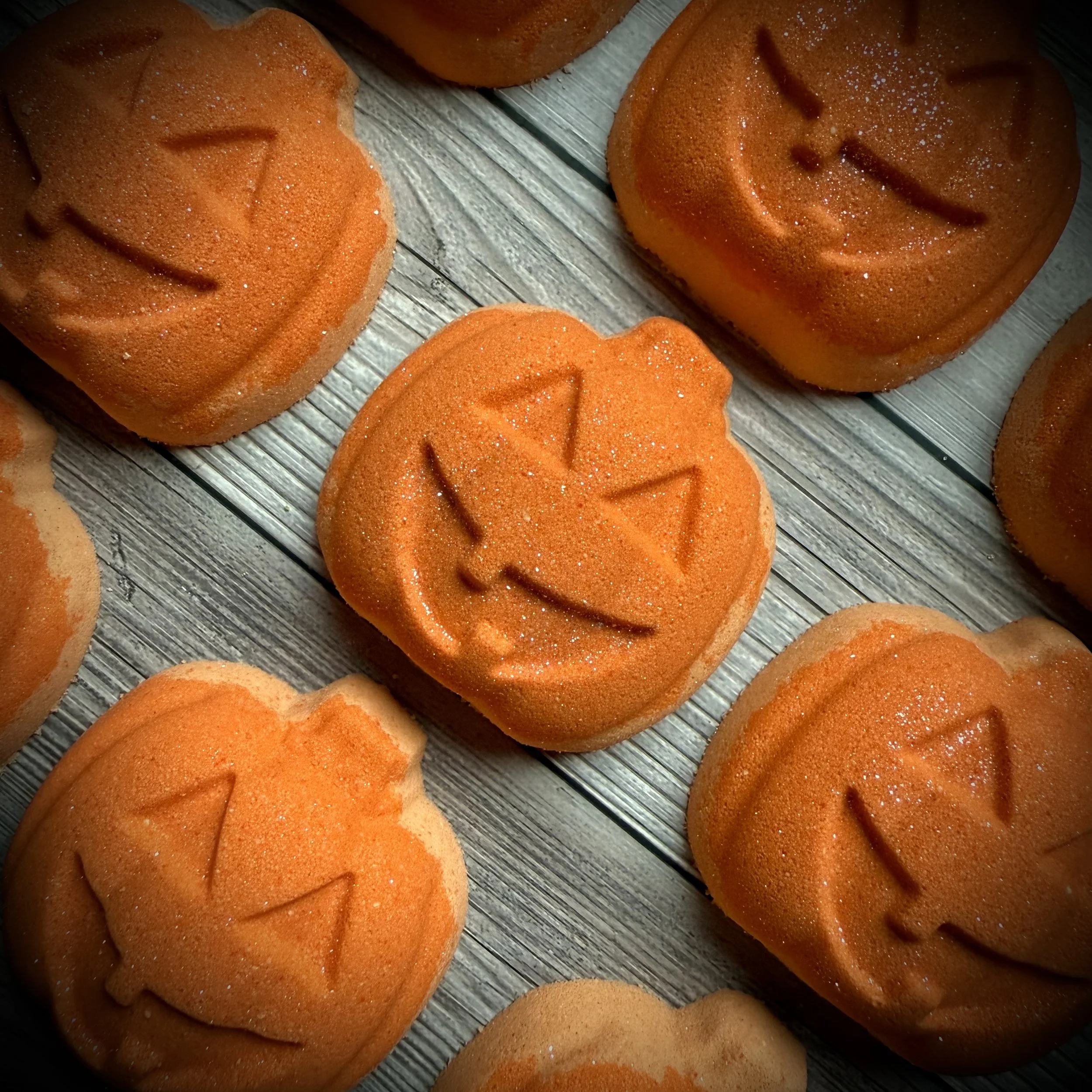 Jack O Lantern Bath Bomb - Pumpkin Cinnamon Roll