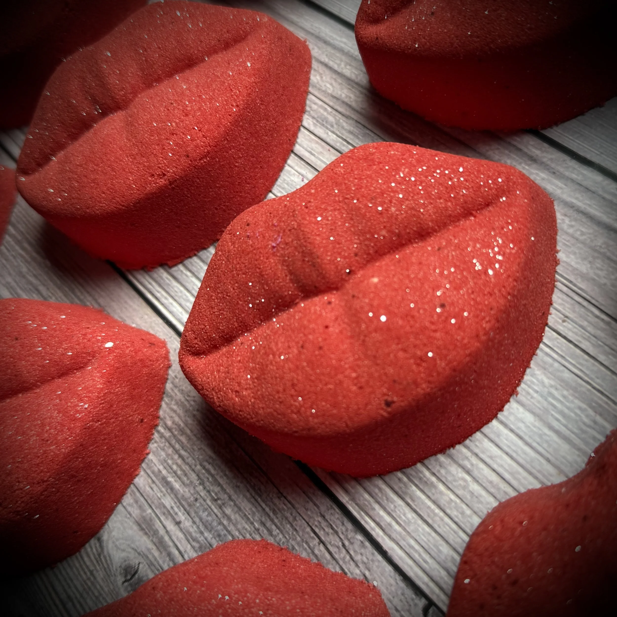 Vampire's Kiss Bath Bomb - Love Spell